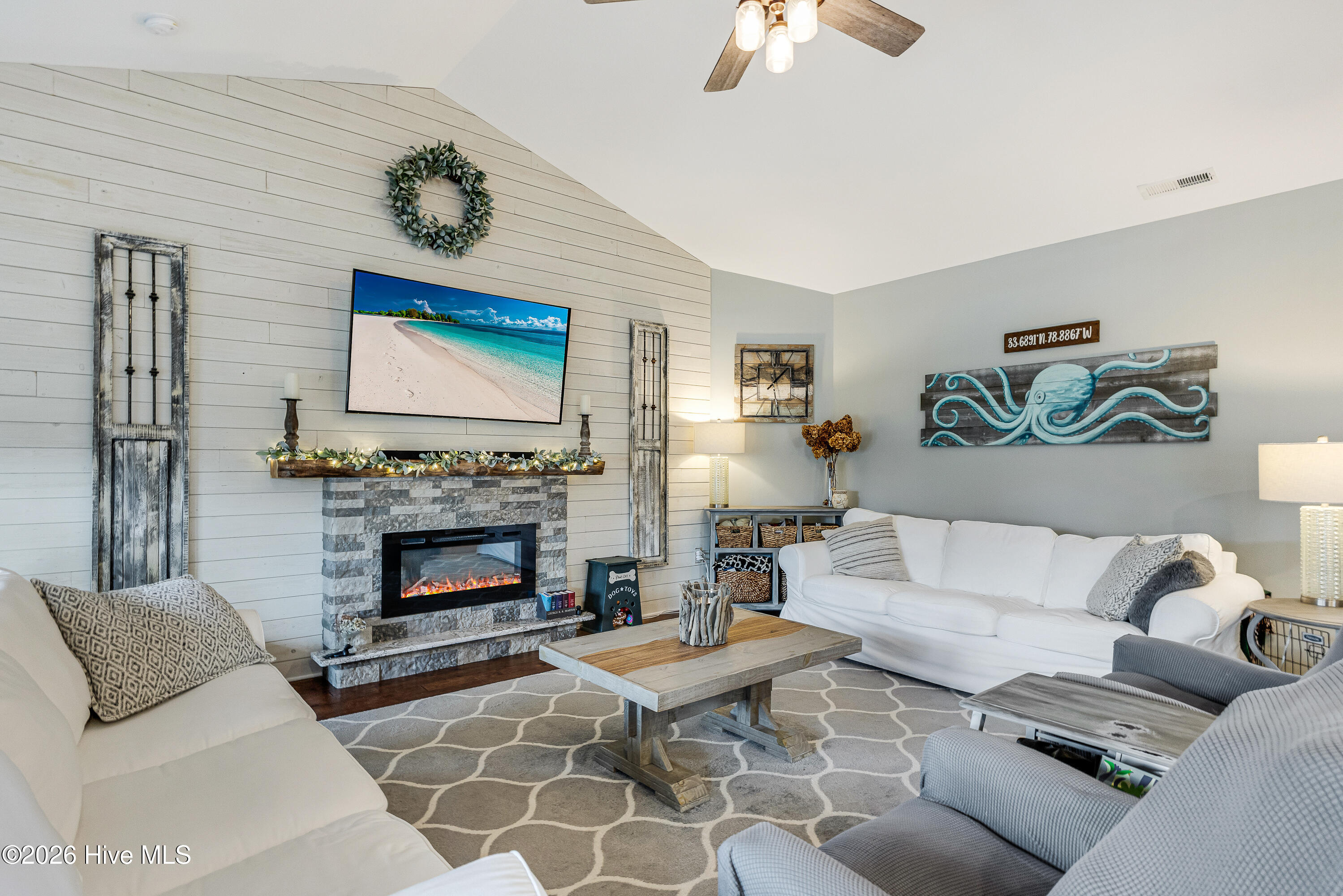 100559447 | Photo 19