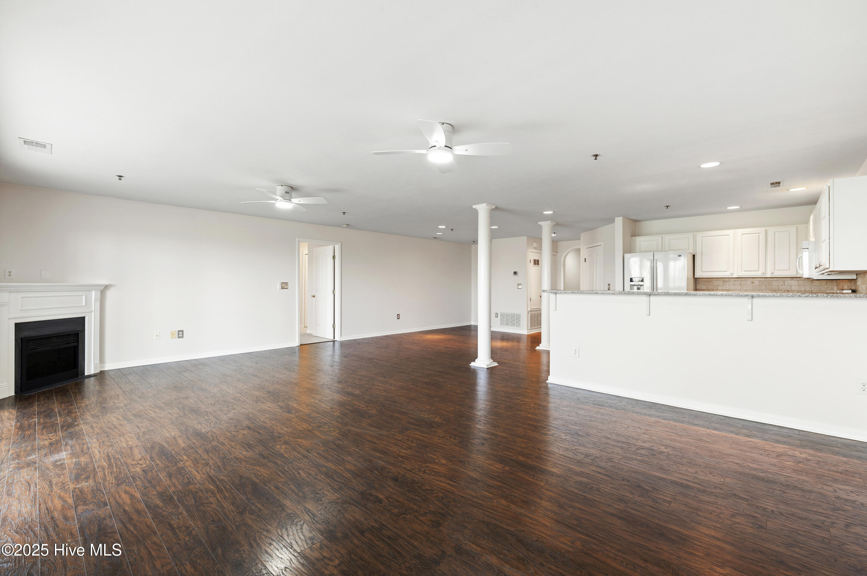 100558054 | Photo 16