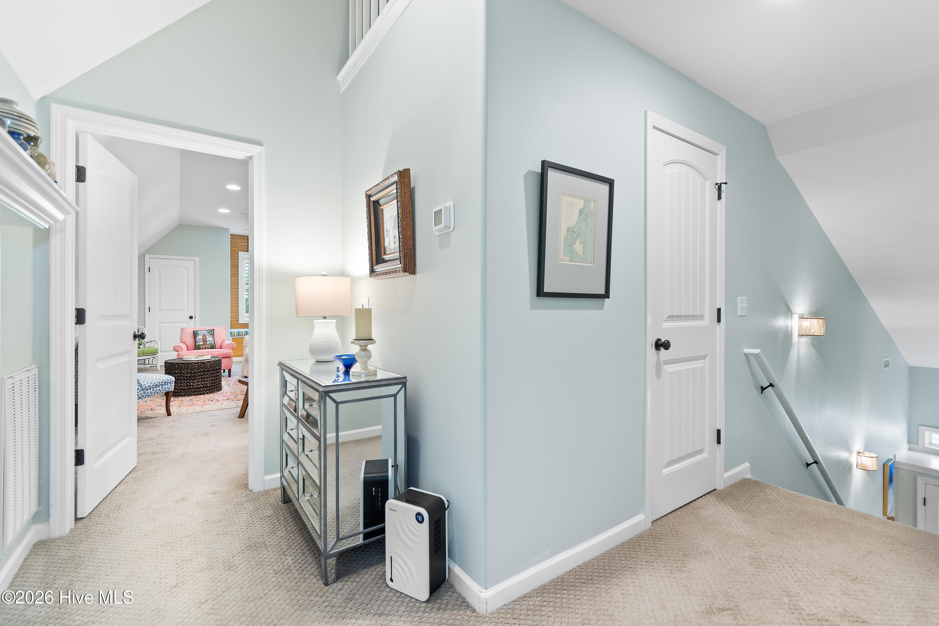 100566075 | Photo 35