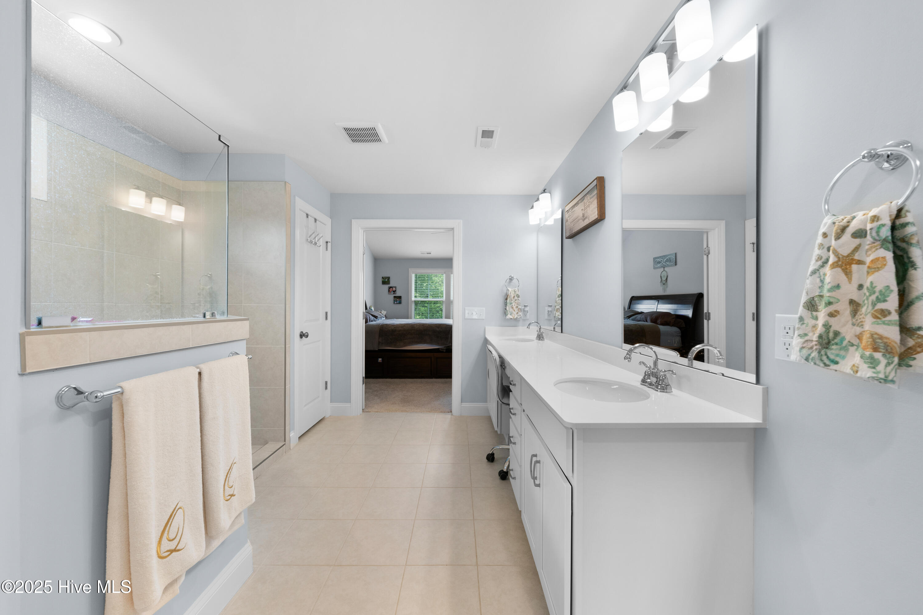 100512596 | Photo 43