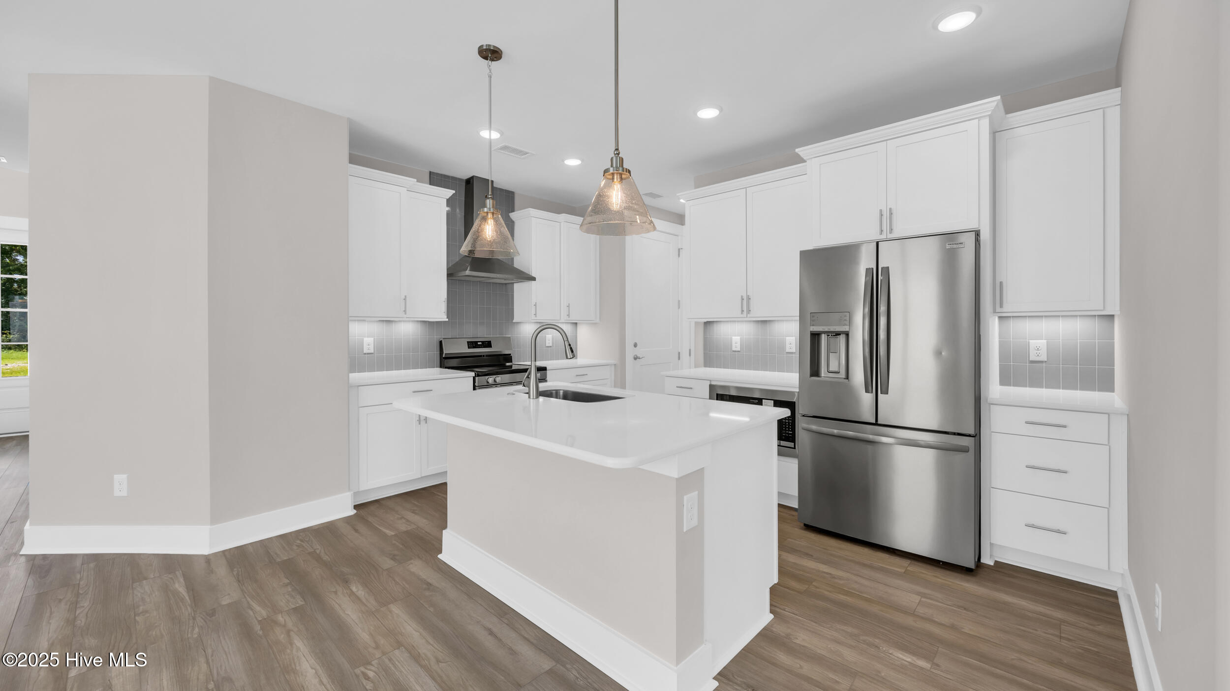 100525614 | Photo 15