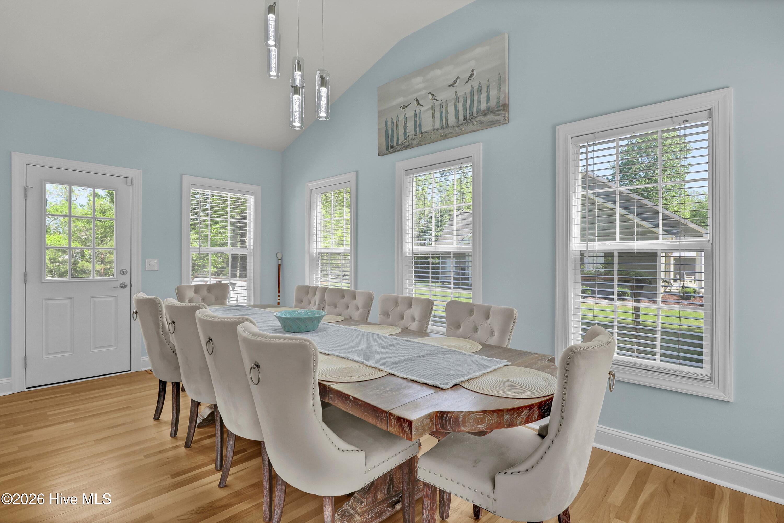 100567806 | Photo 23