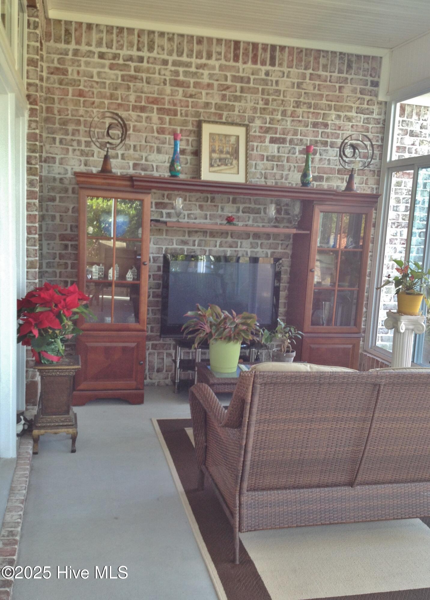 100546943 | Photo 14