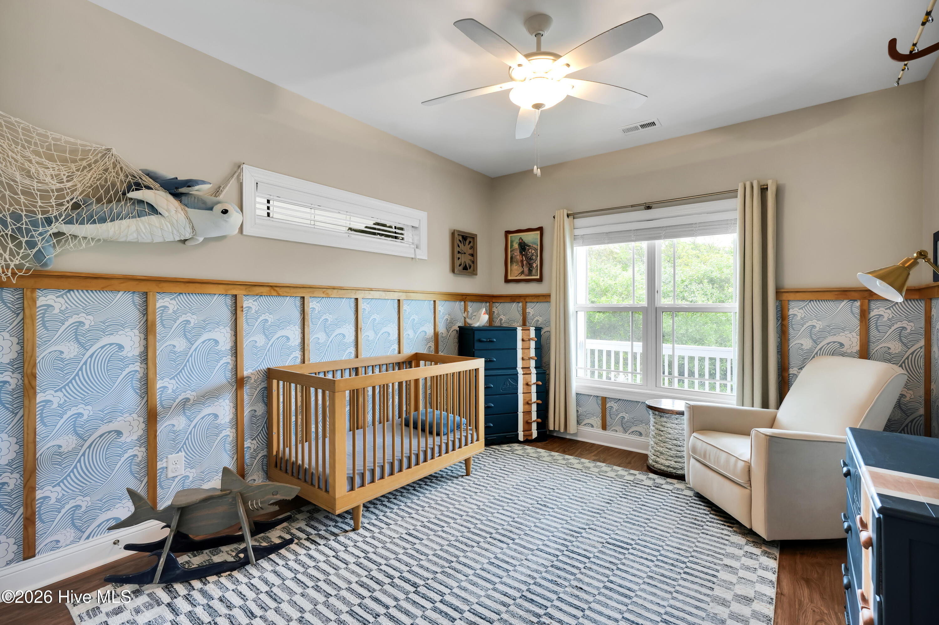 100570261 | Photo 19