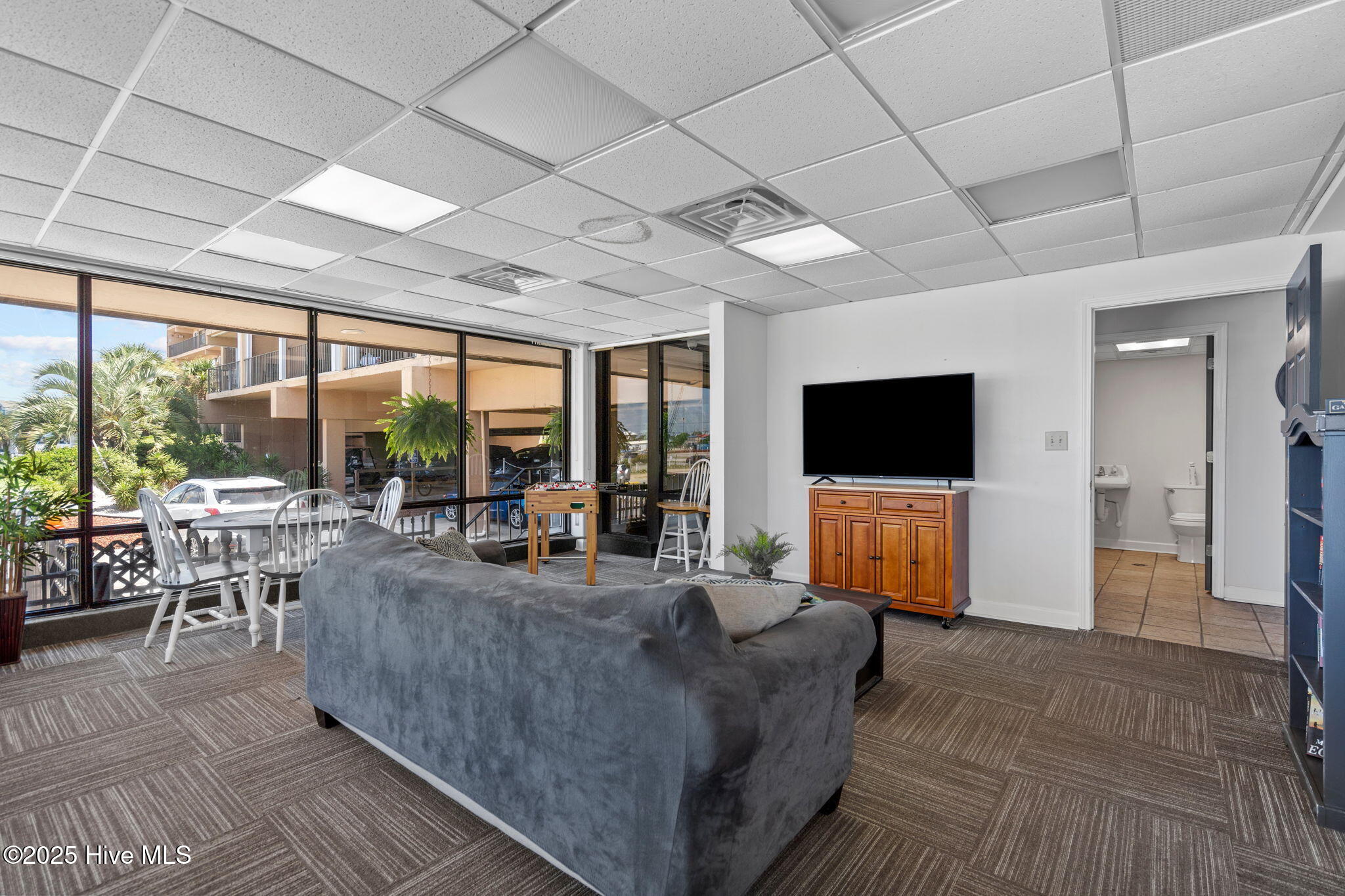 100535263 | Photo 54