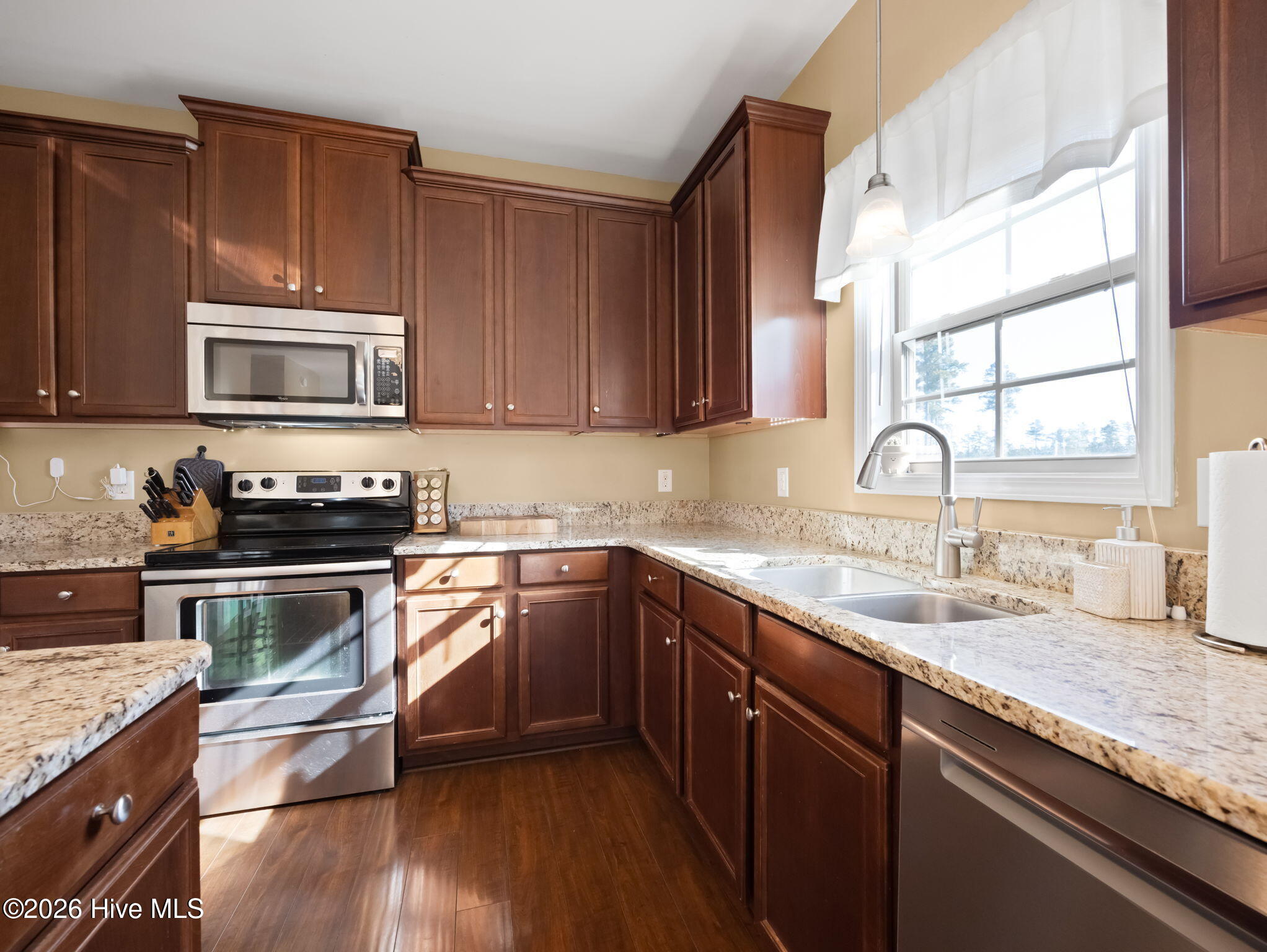 100565873 | Photo 11