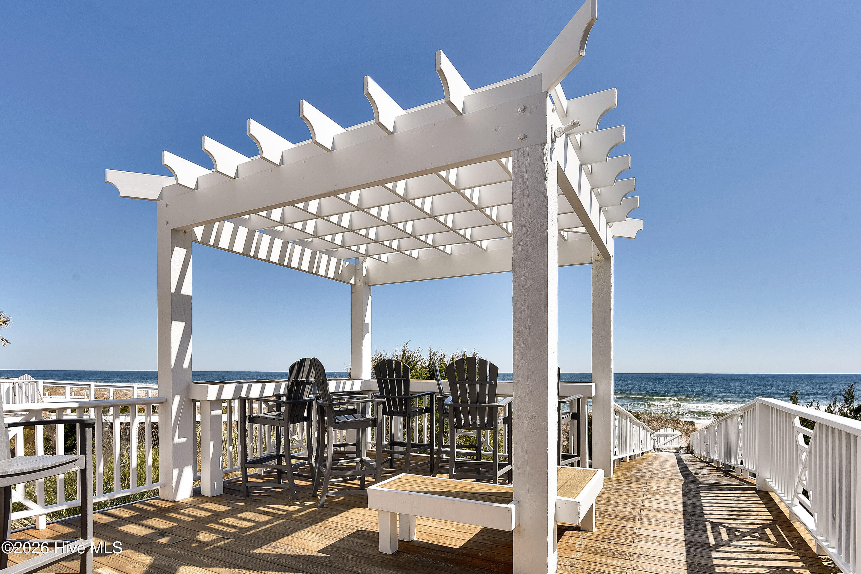 100558713 | Photo 23