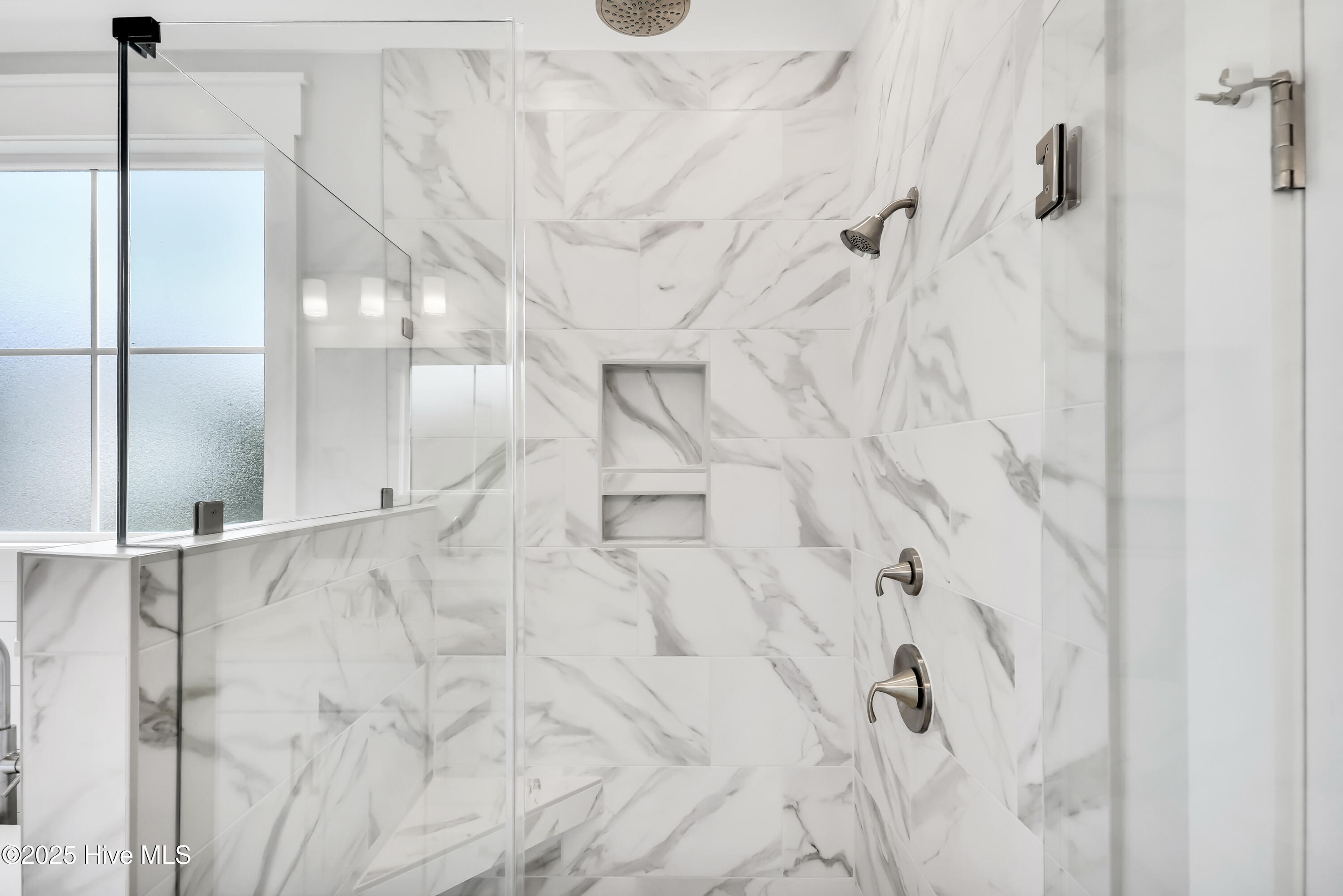 100542712 | Photo 19