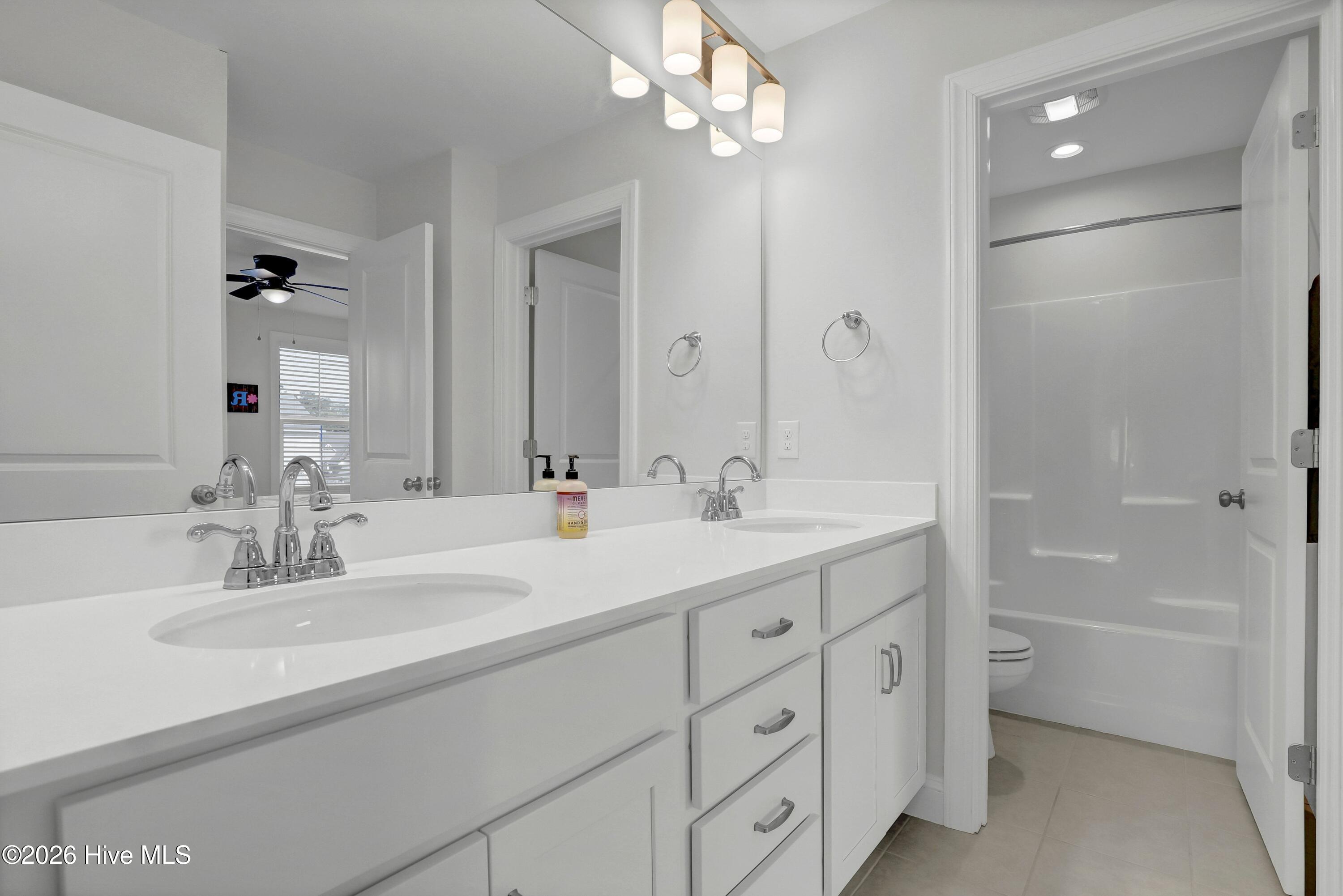 100555385 | Photo 24