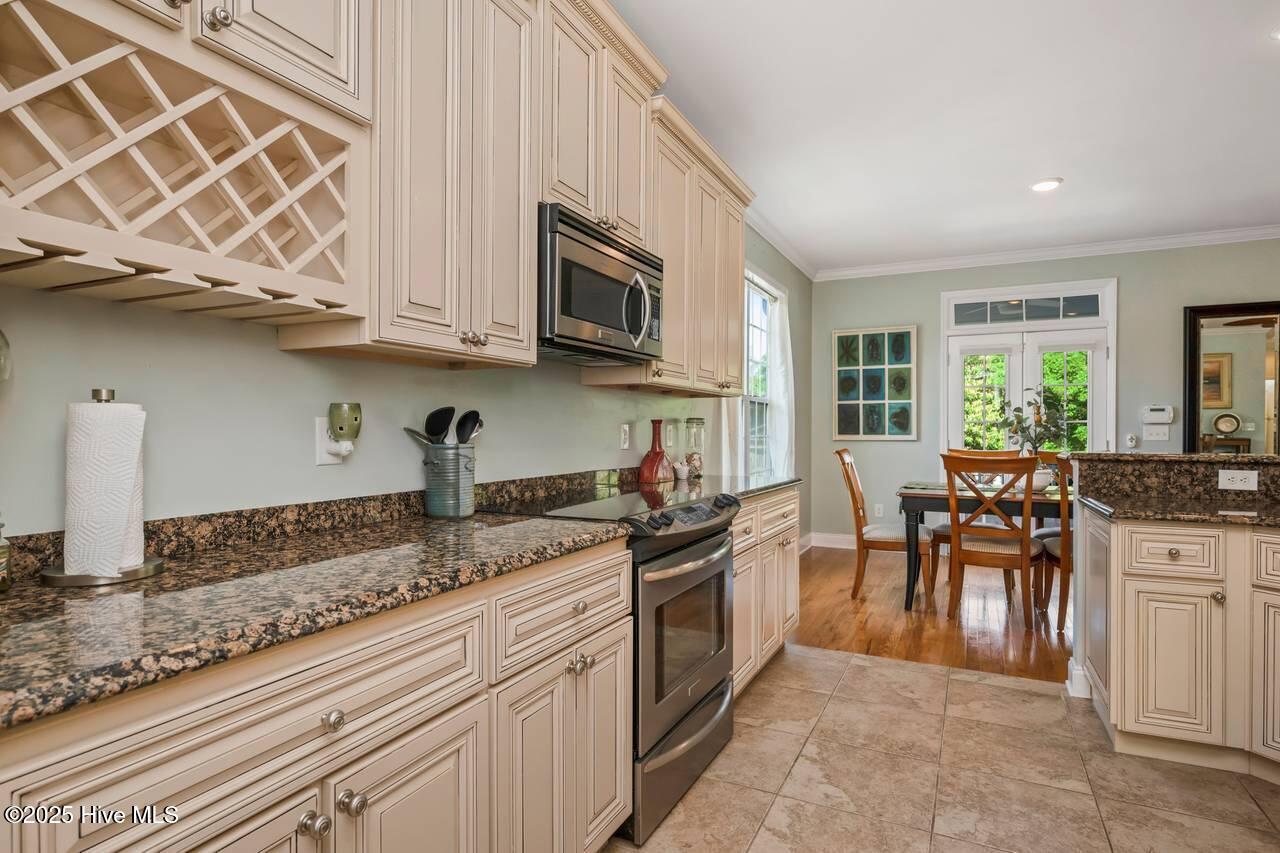 100541389 | Photo 12