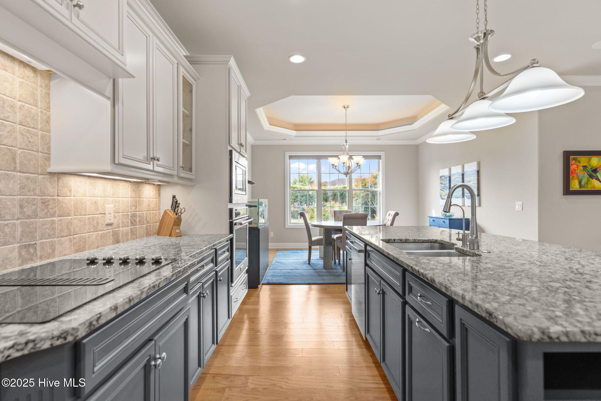 100530735 | Photo 16