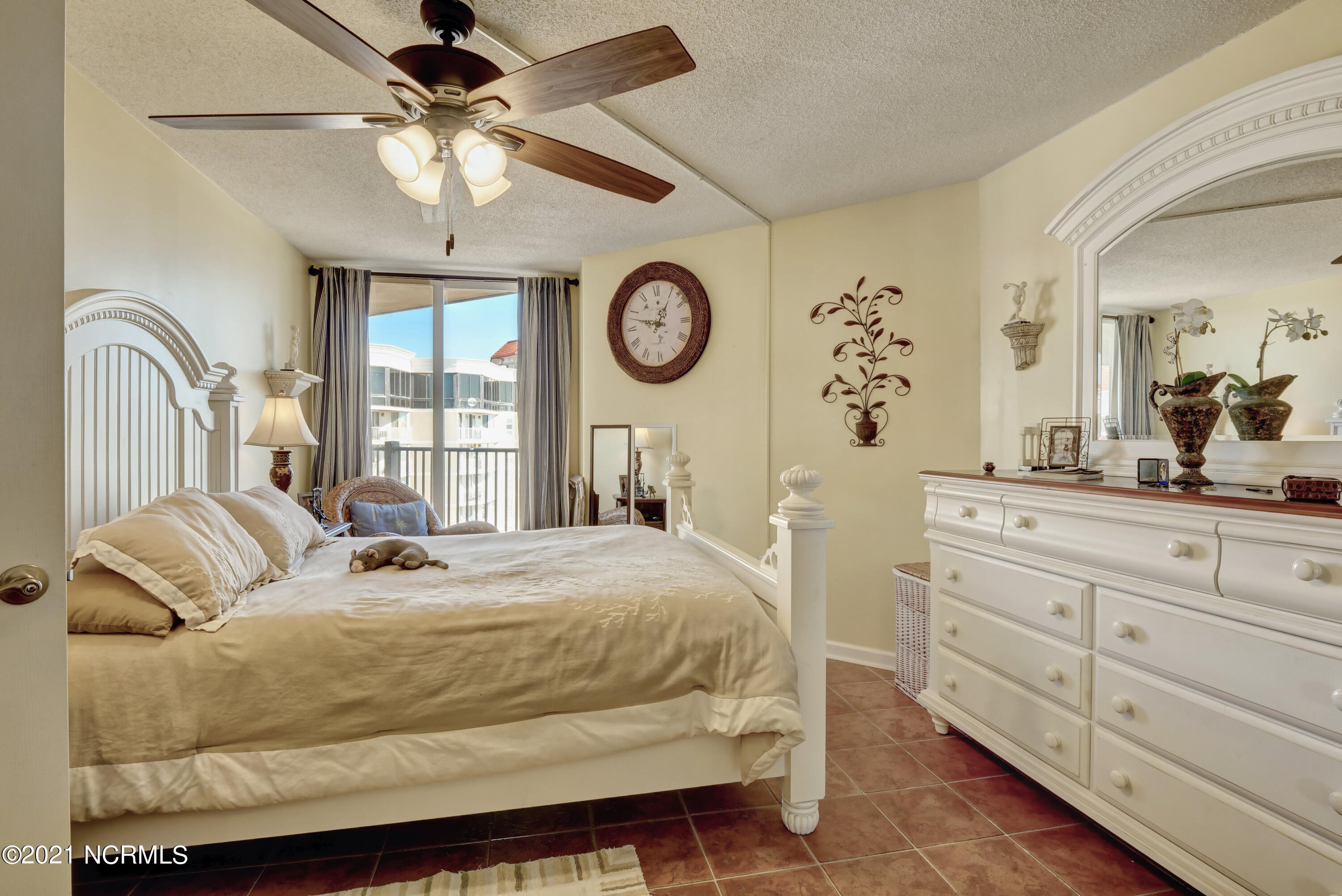 100520960 | Photo 16