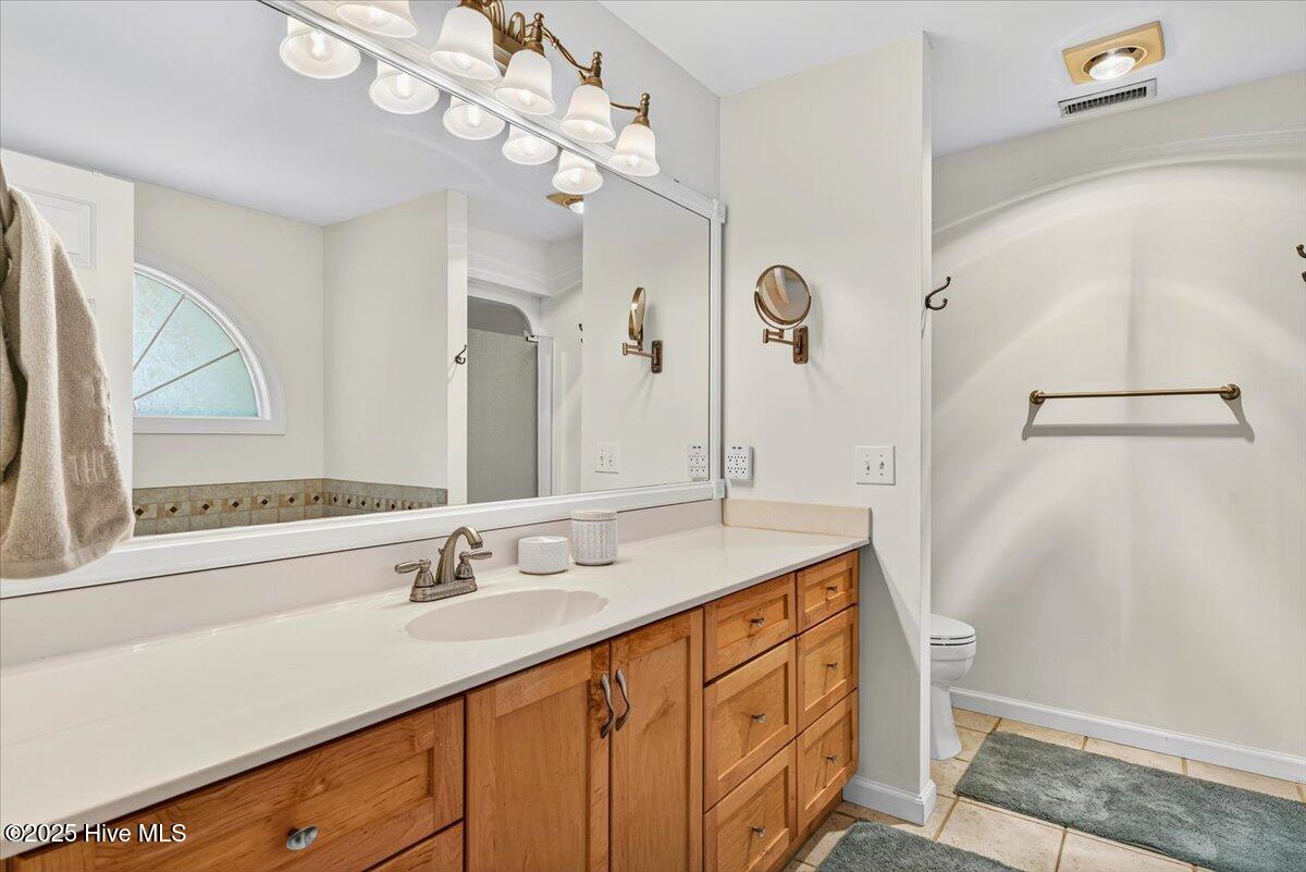 100518742 | Photo 25