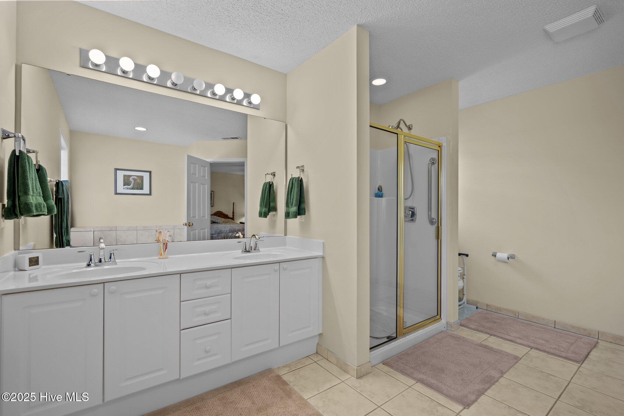 100515832 | Photo 35