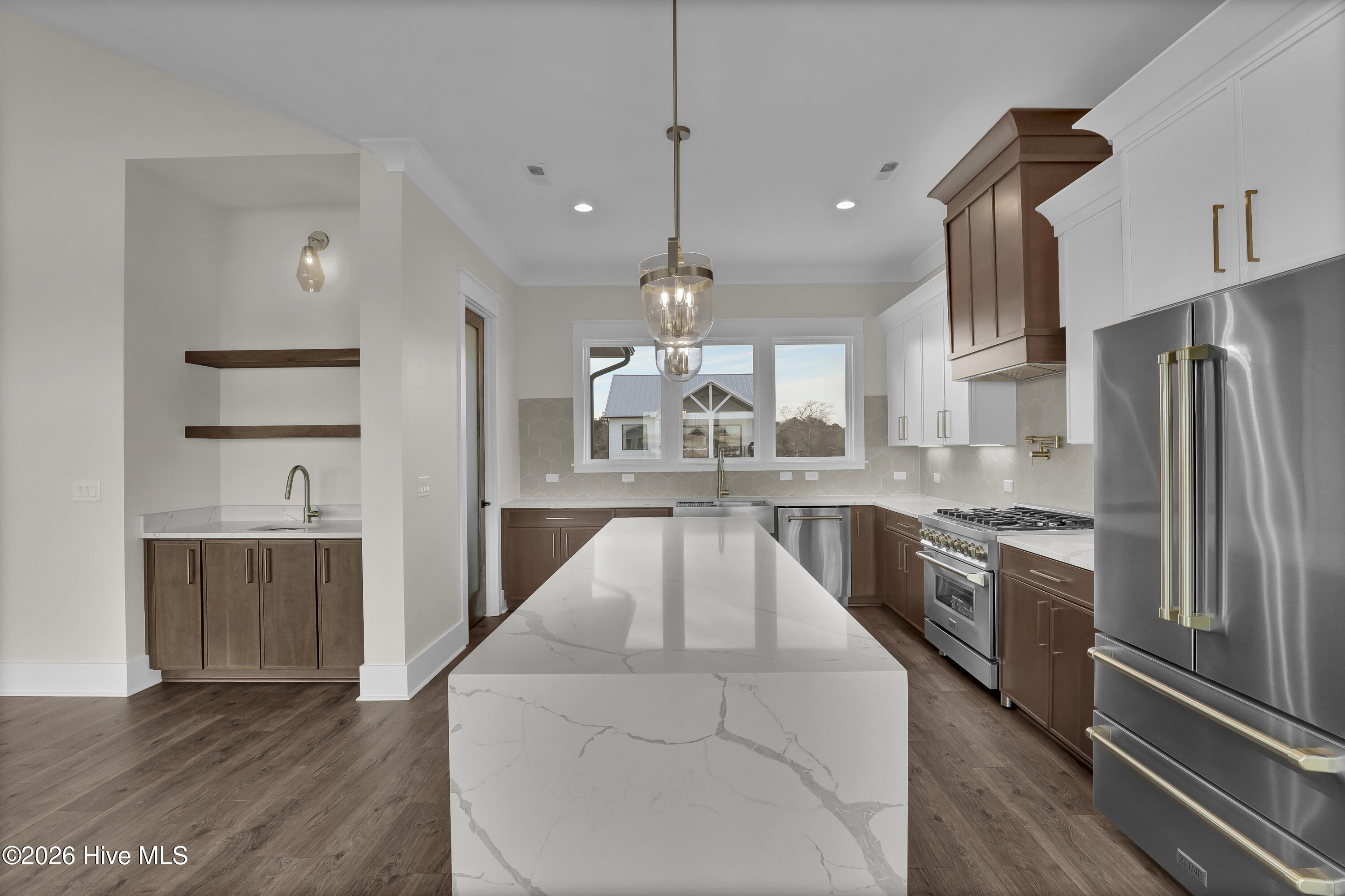 100556414 | Photo 15