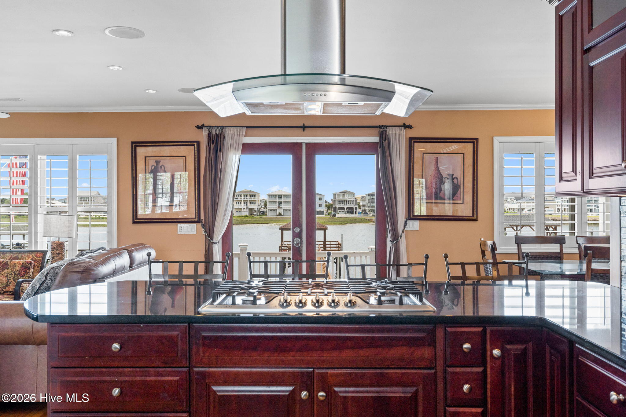 100570592 | Photo 10