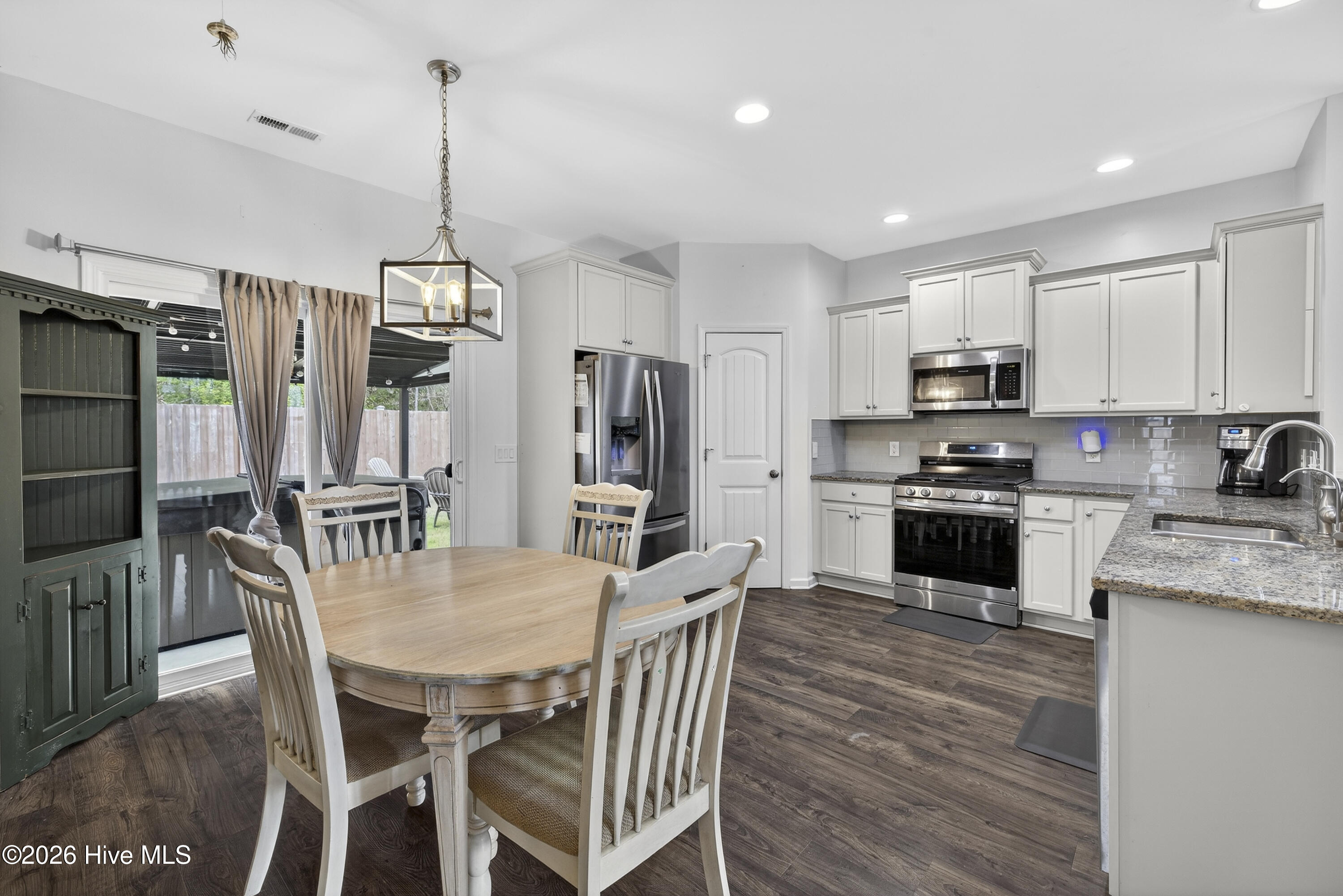 100564462 | Photo 15