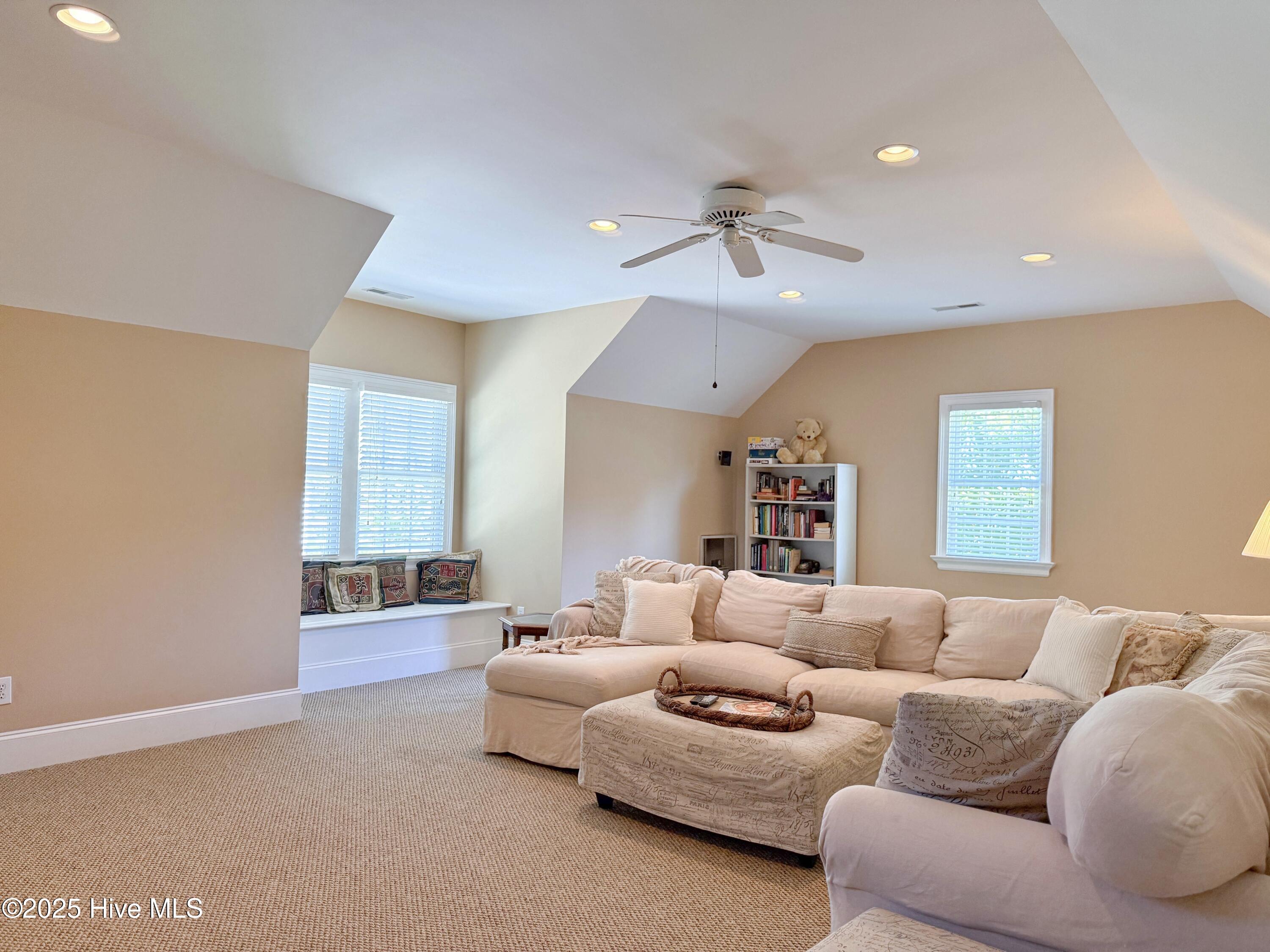 100530340 | Photo 67