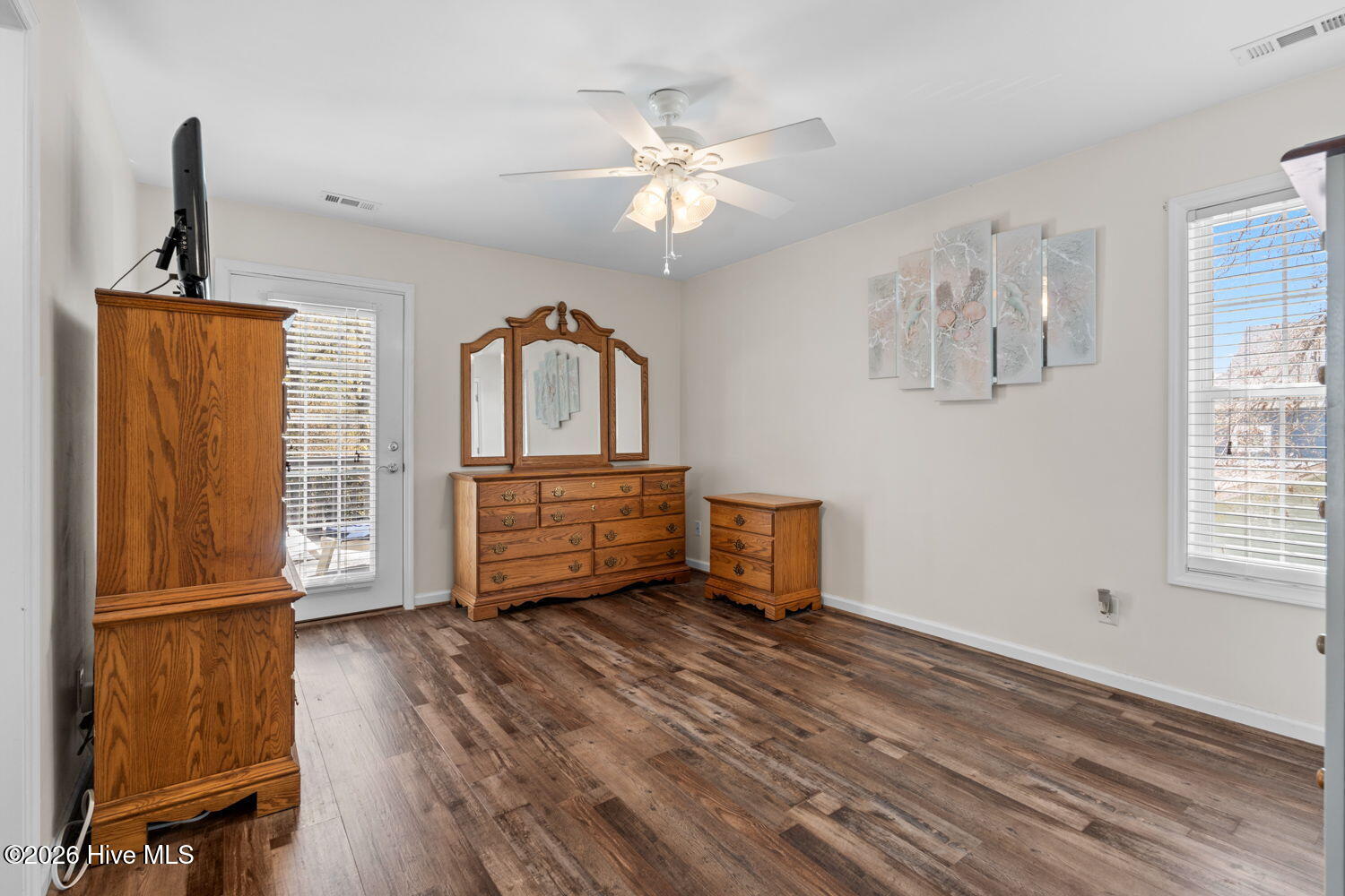 100565093 | Photo 14