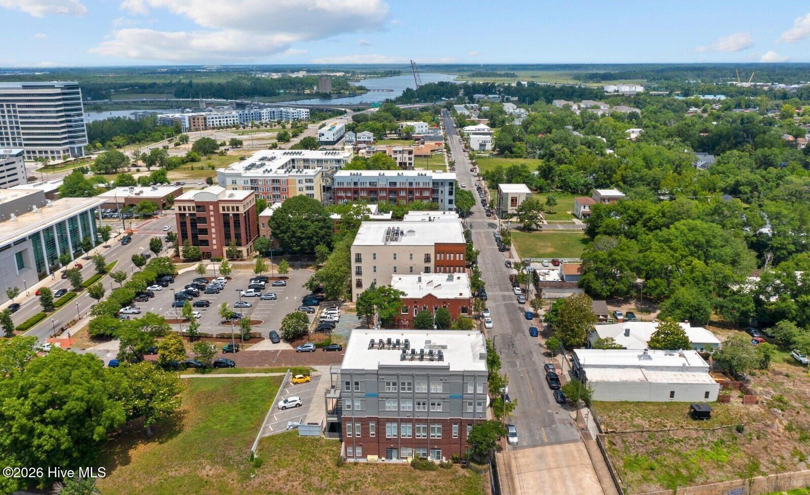 100559977 | Photo 33