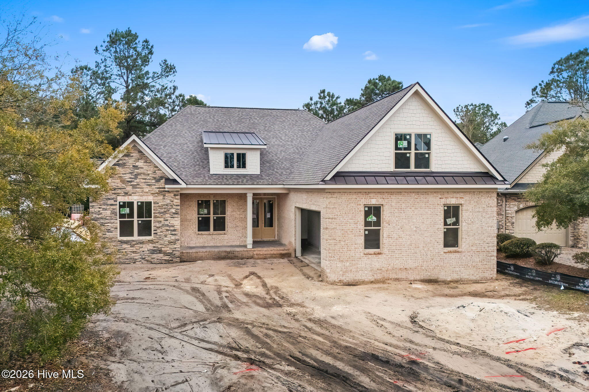 100568131 | Photo 35