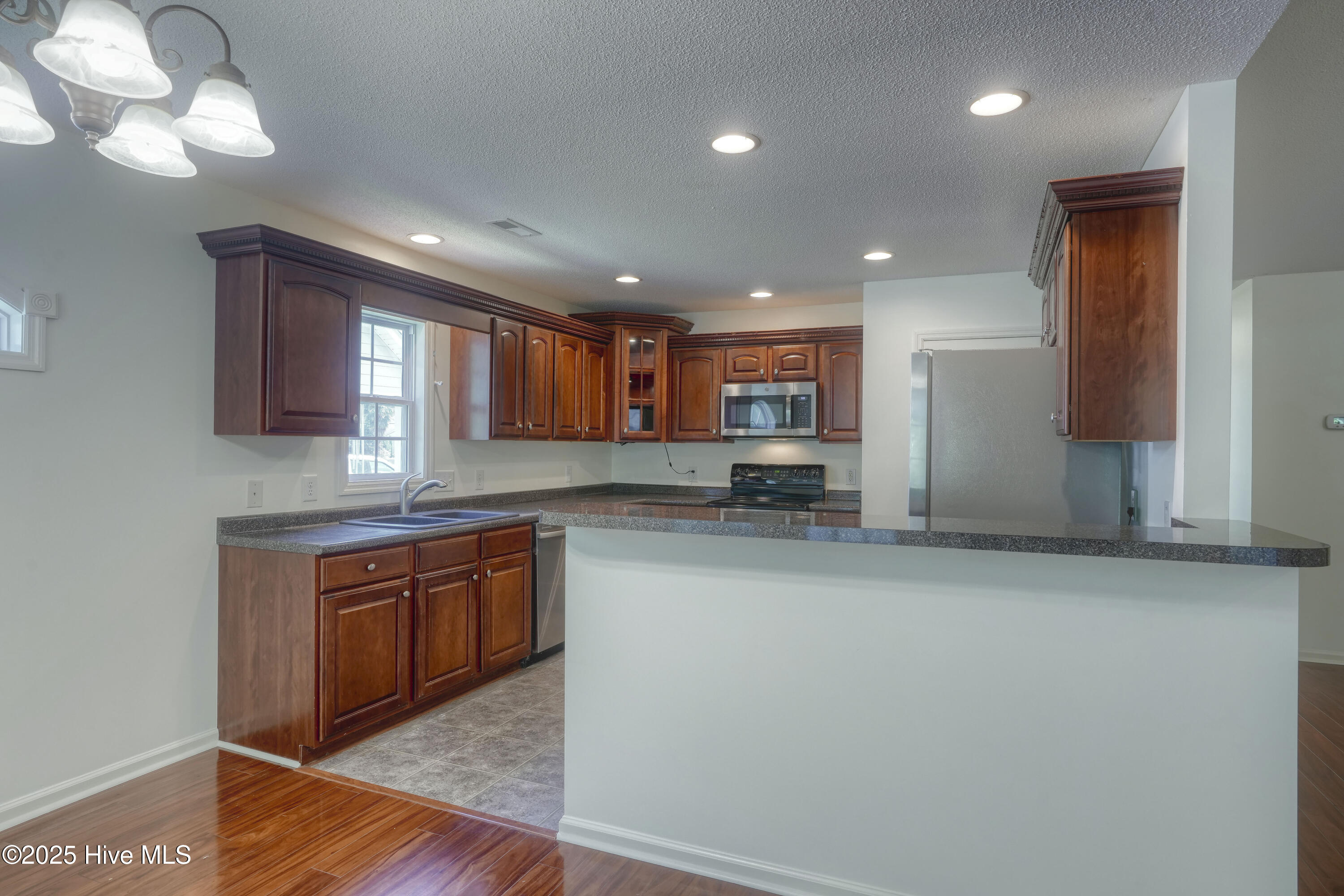 100472919 | Photo 11