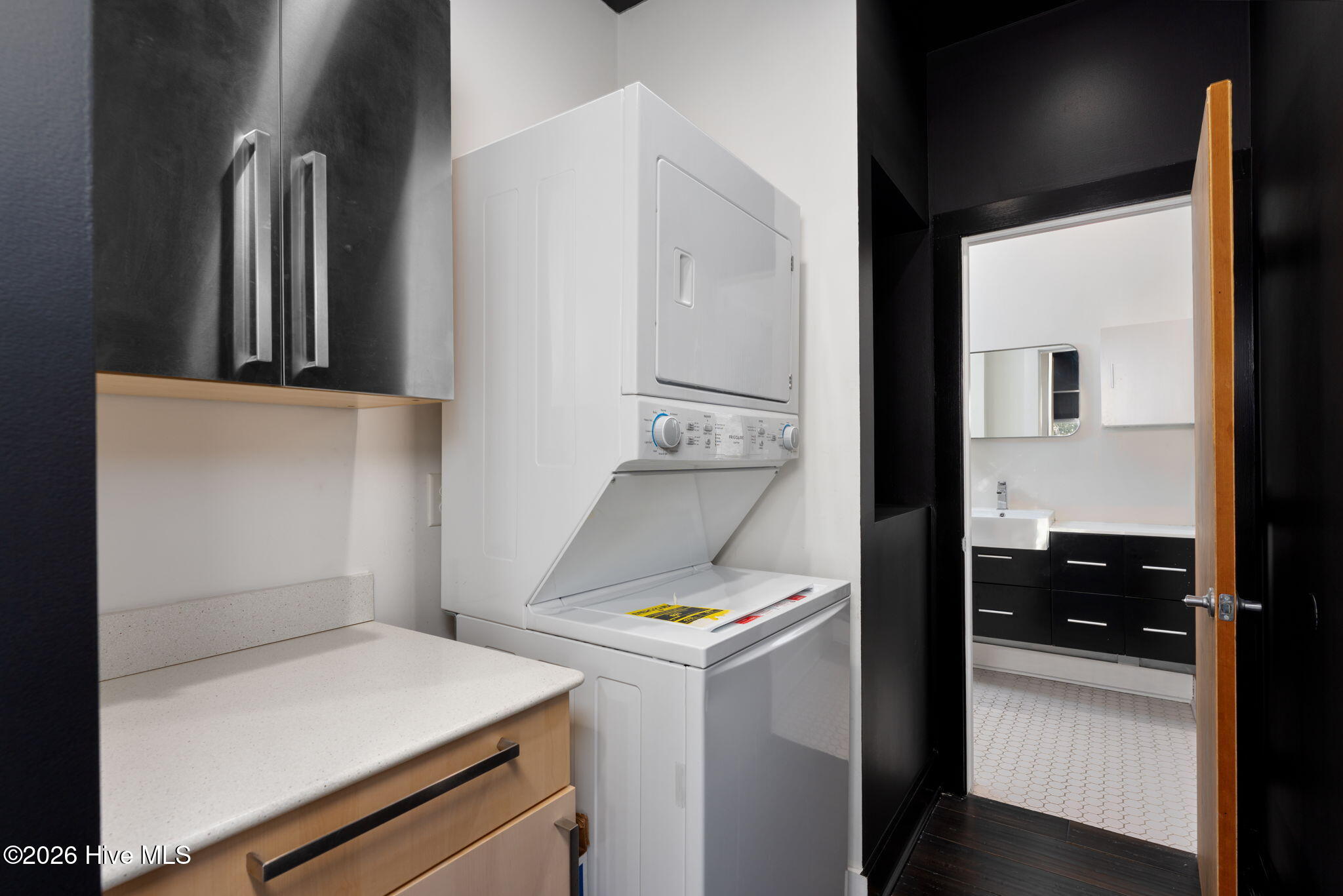 100554453 | Photo 23