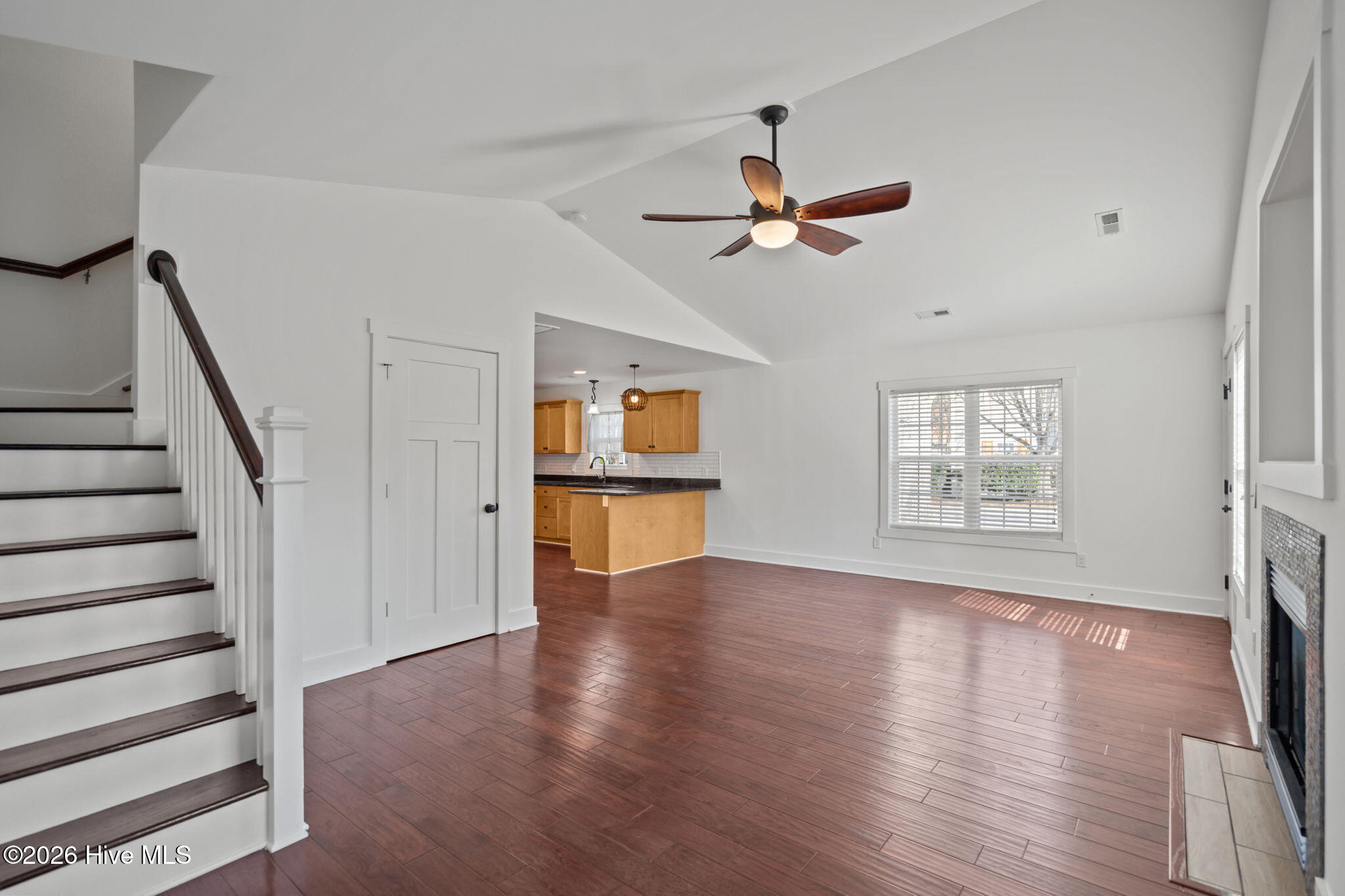 100559197 | Photo 17