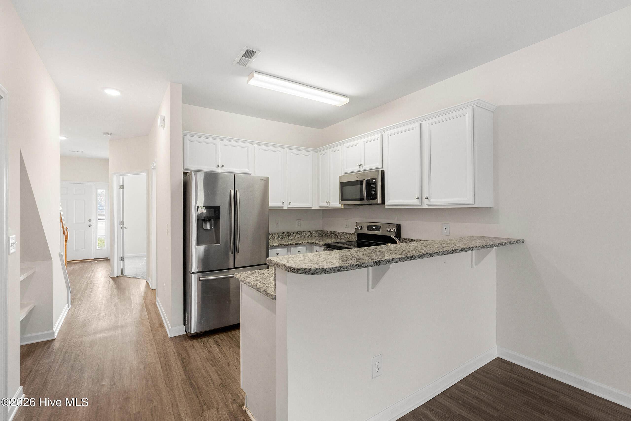 100562810 | Photo 12