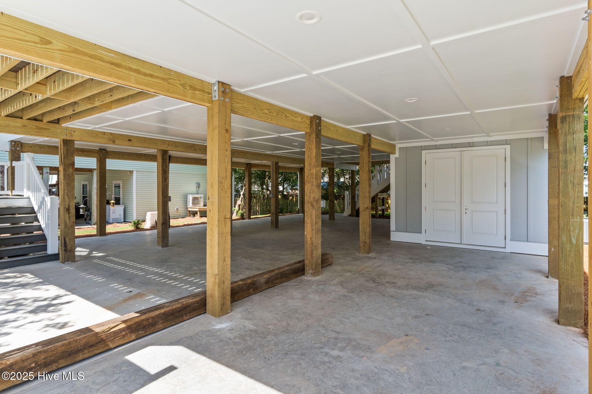 100523673 | Photo 50