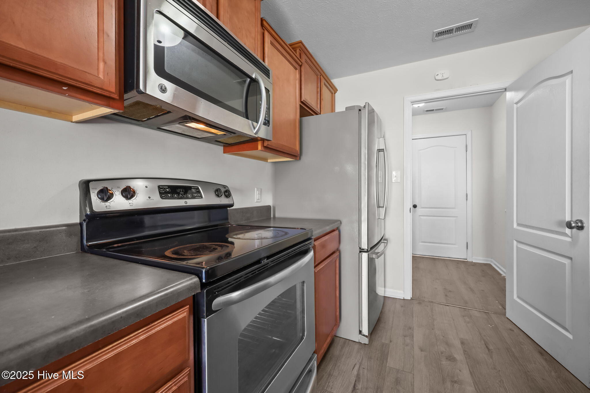 27-web-or-mls-203 Seville St. 72