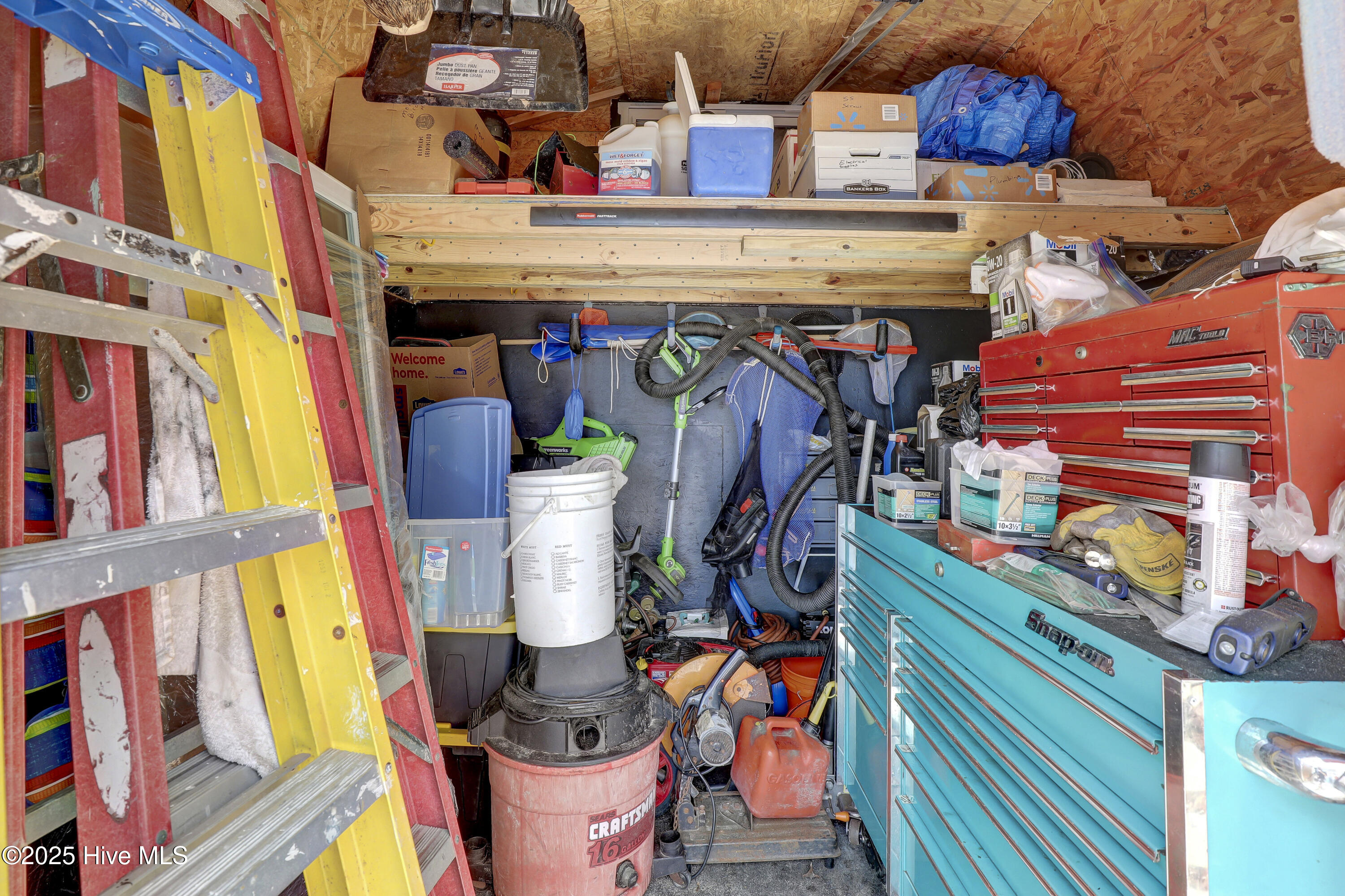 100548712 | Photo 42