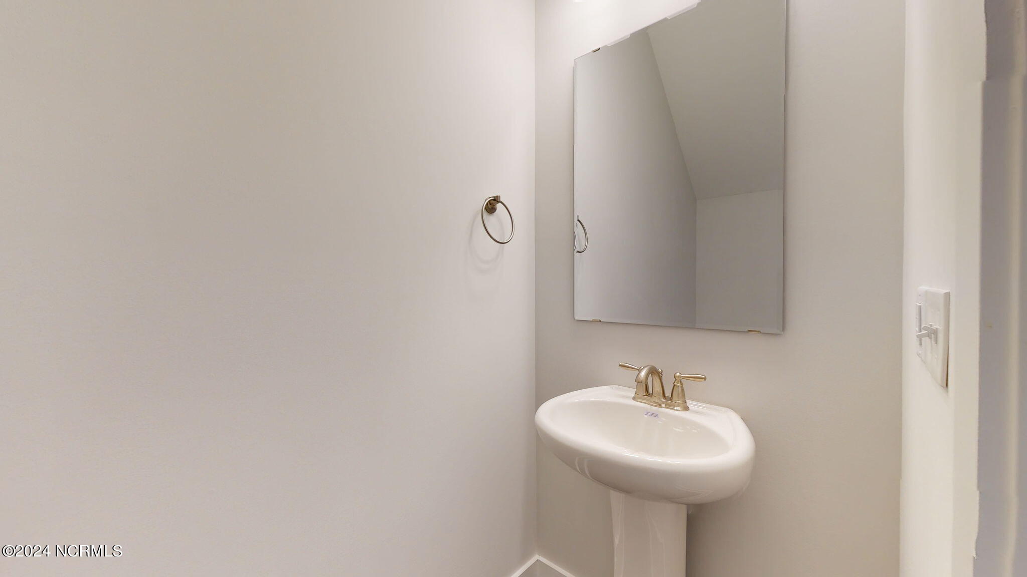 100548244 | Photo 30