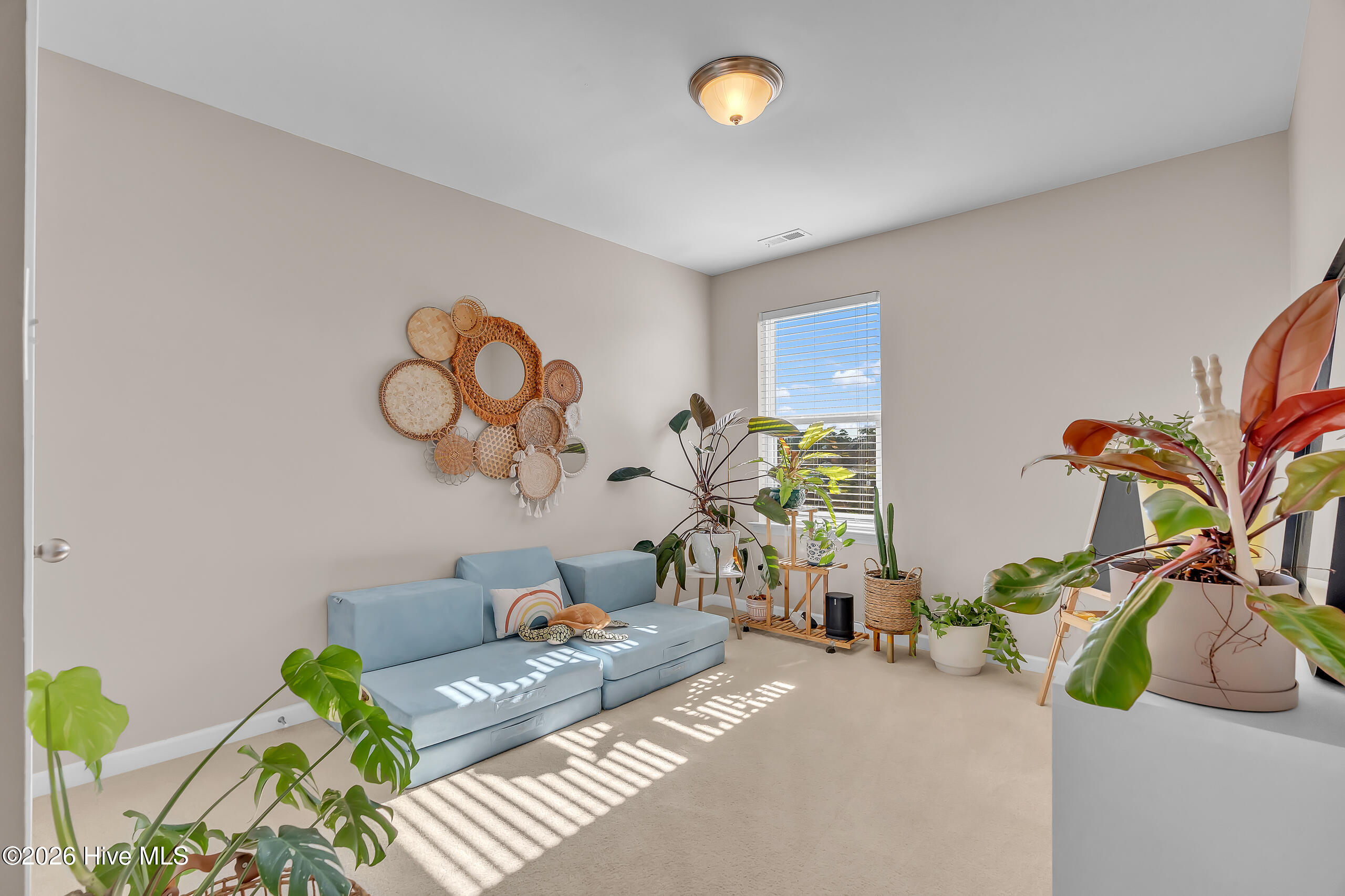 100566943 | Photo 24