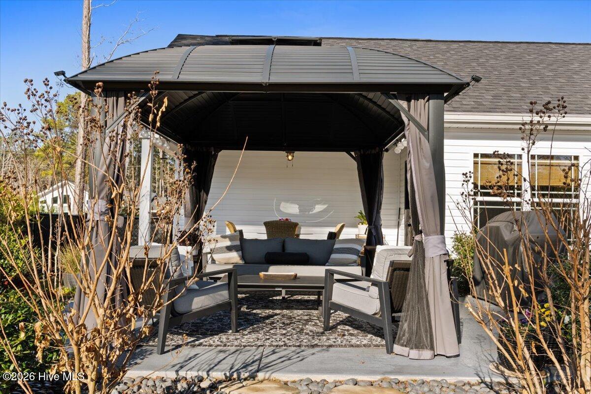 100548136 | Photo 77