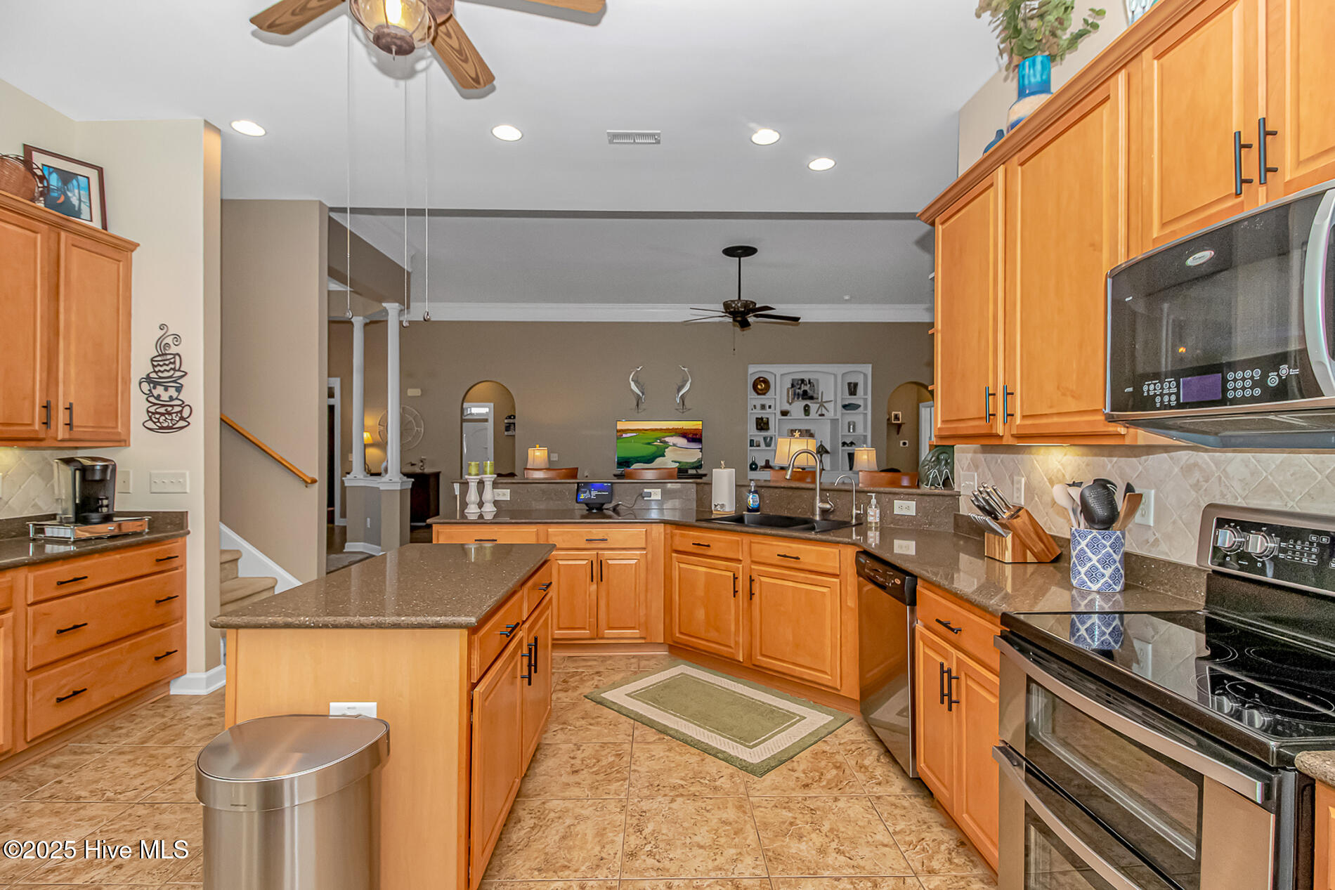 100545861 | Photo 11