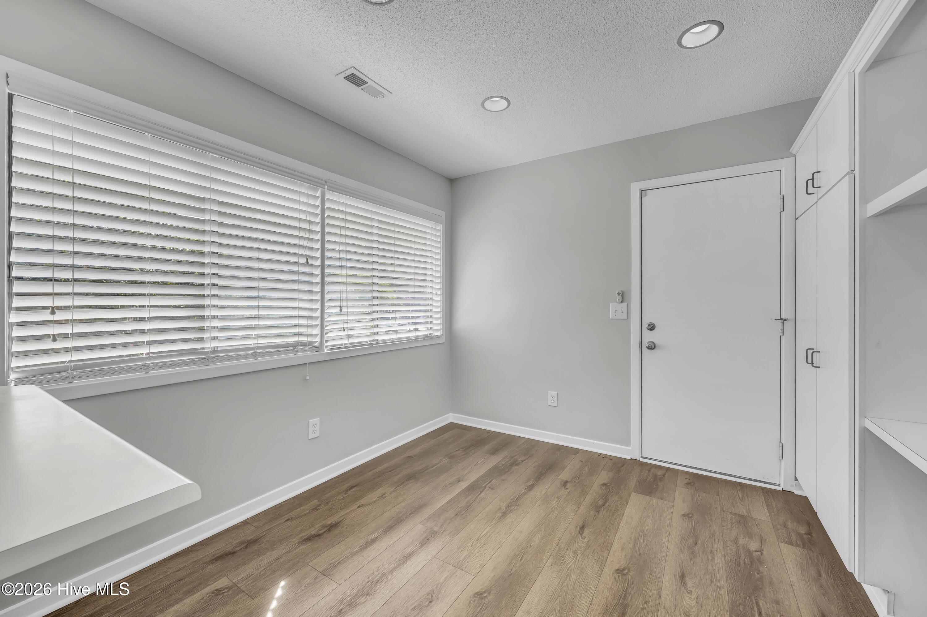 100569442 | Photo 15