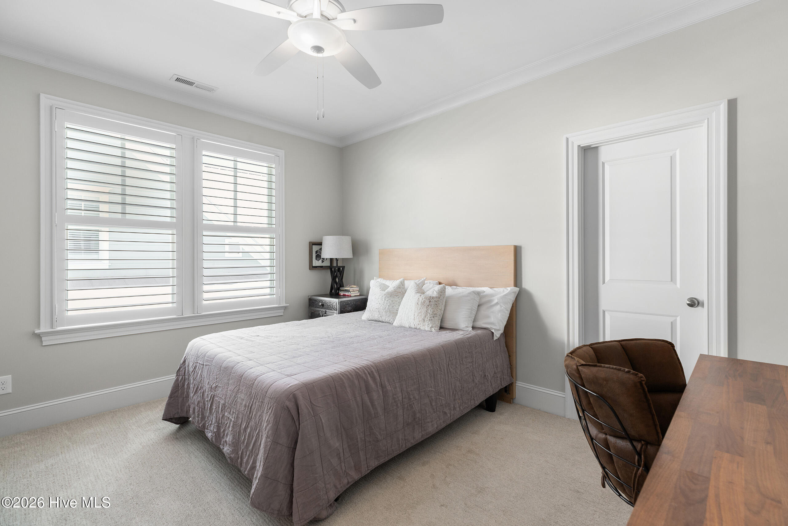 100563719 | Photo 53