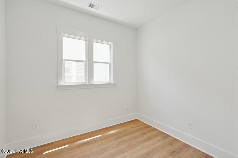 100521312 | Photo 10