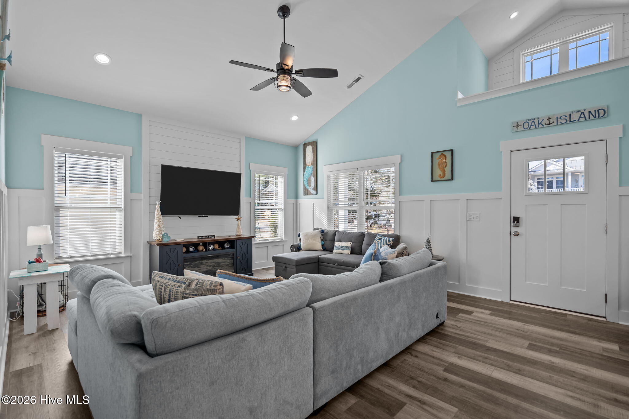 100552076 | Photo 16