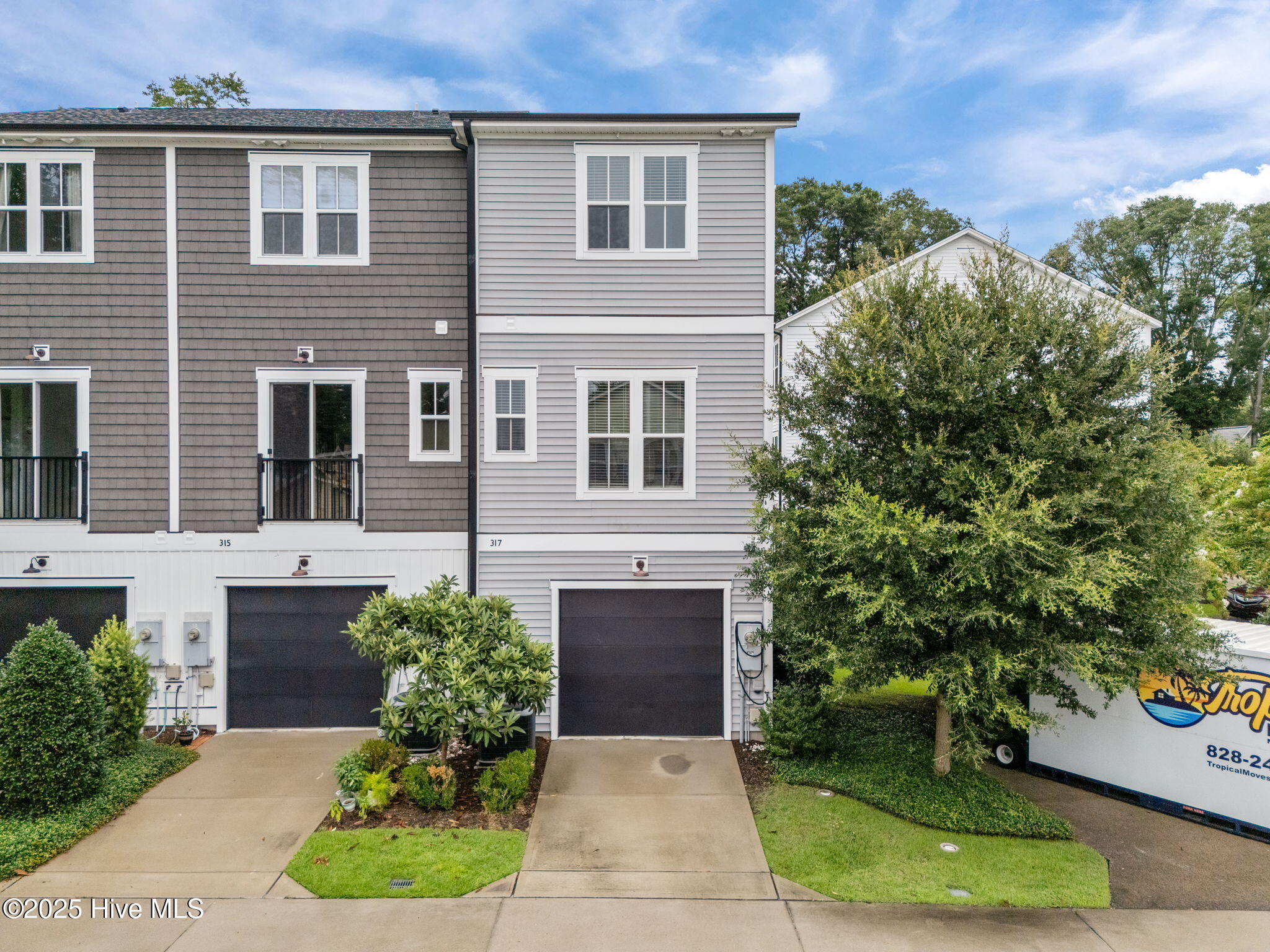 317 Hendrix Lane, Wilmington, NC 28401 – photo 5: 7-web-or-mls-DJI_20250731120531_0871_D