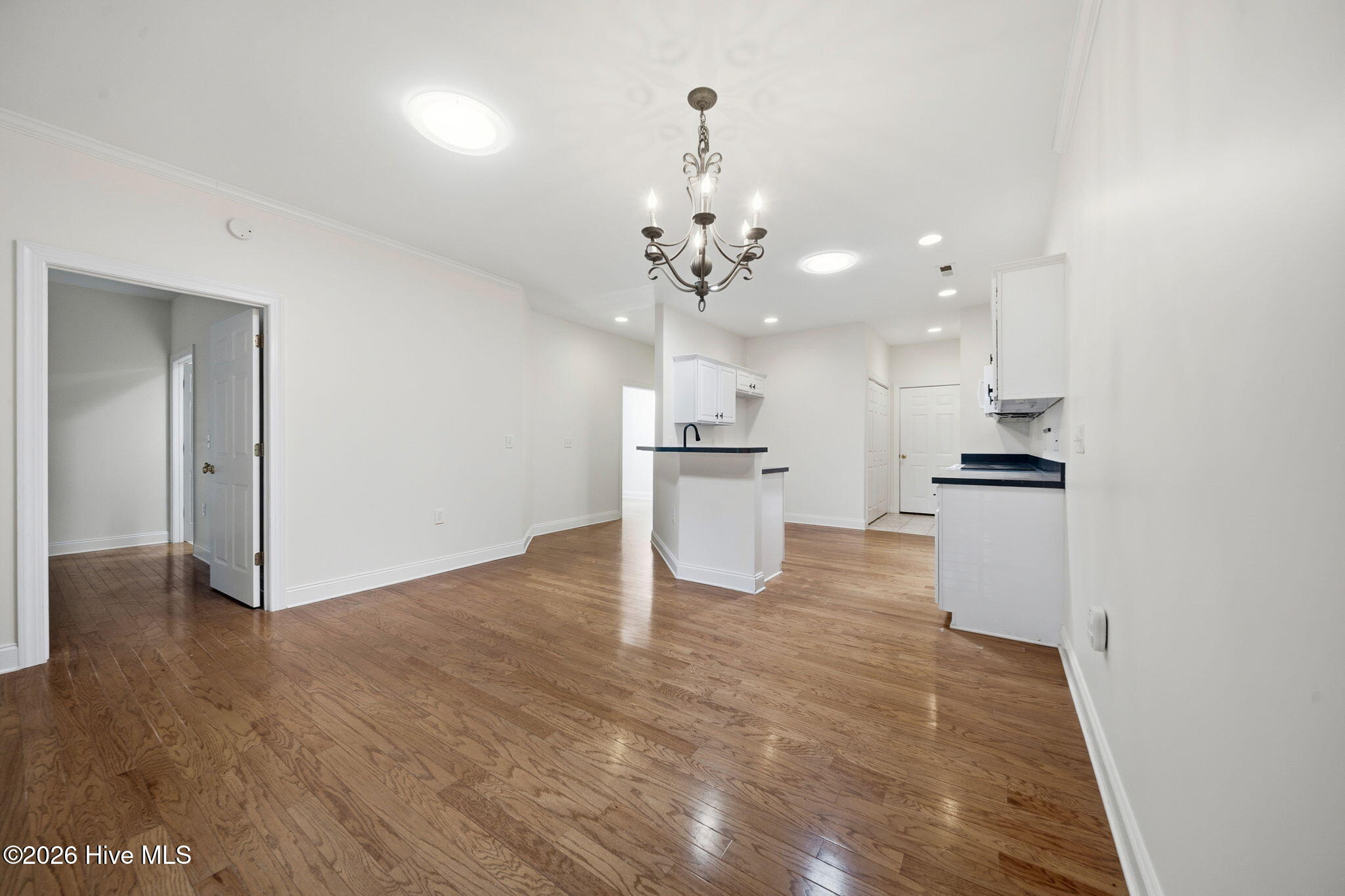 100567711 | Photo 13