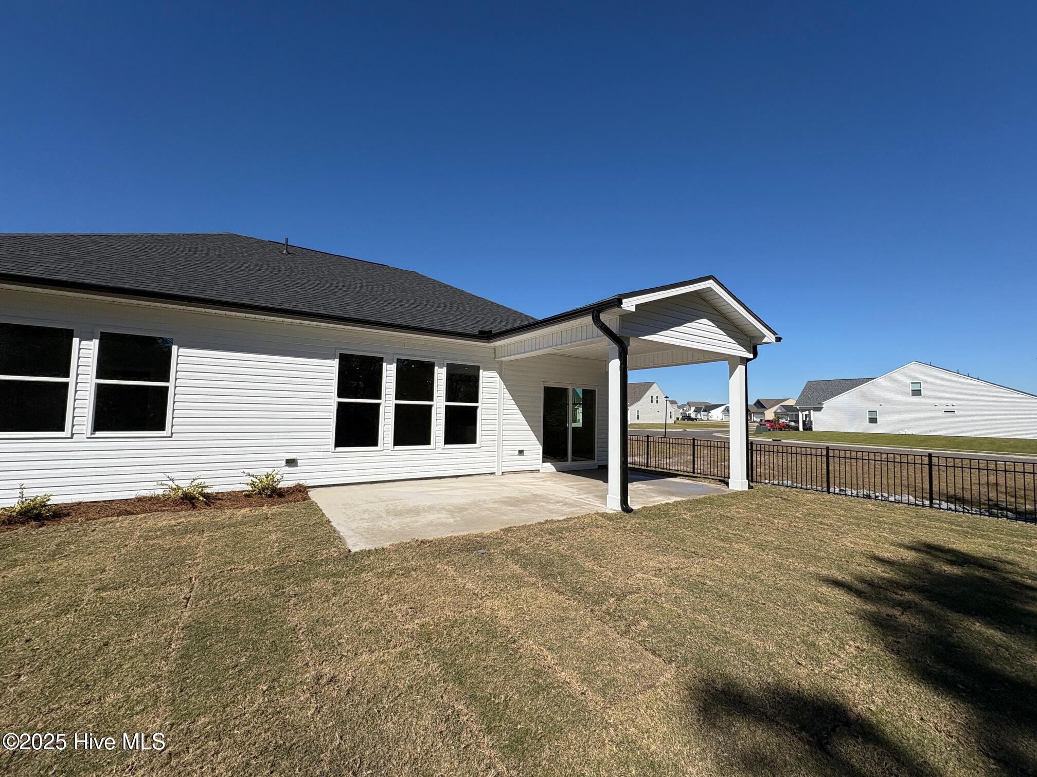 100555787 | Photo 15