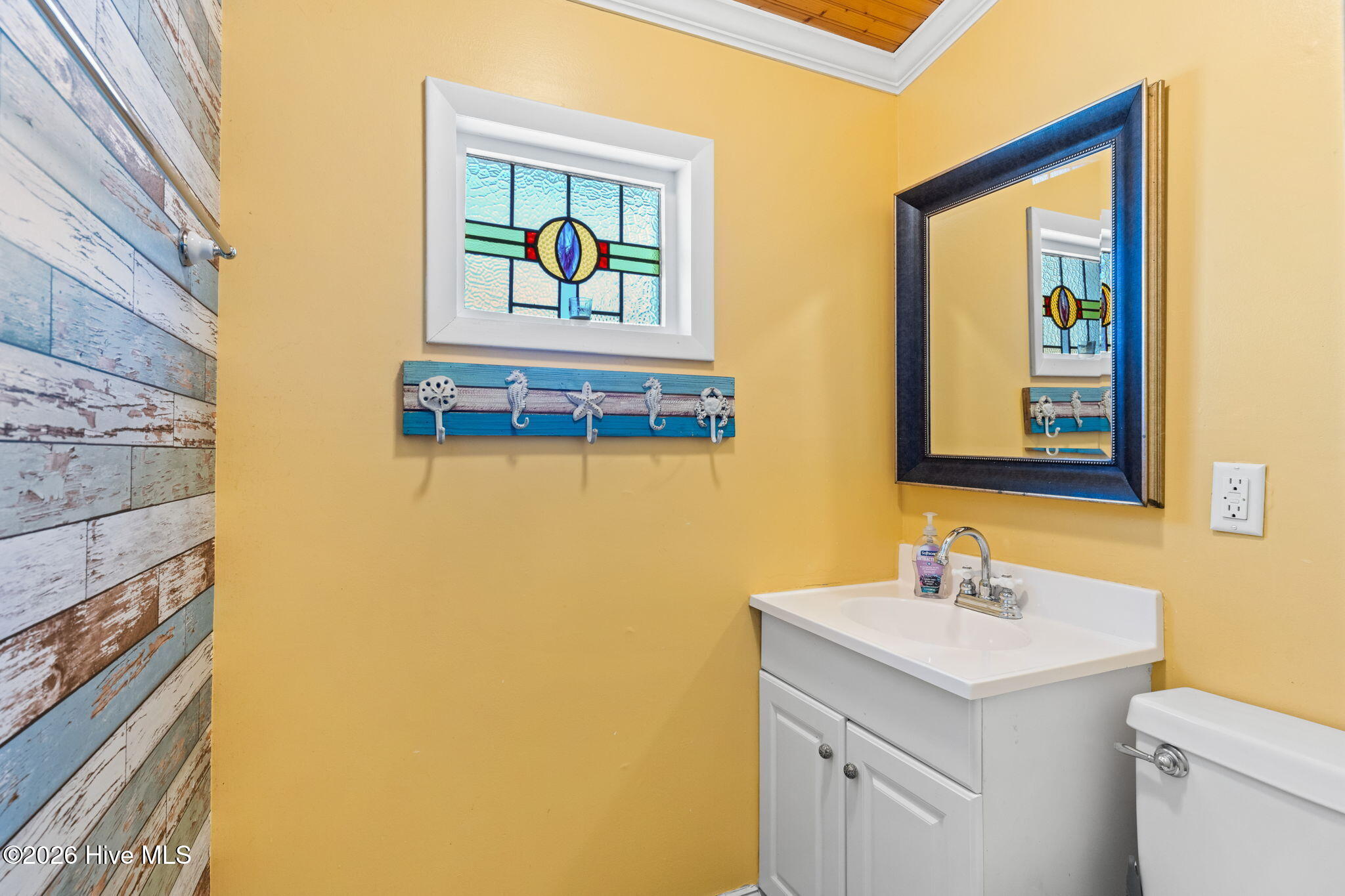 100554789 | Photo 24