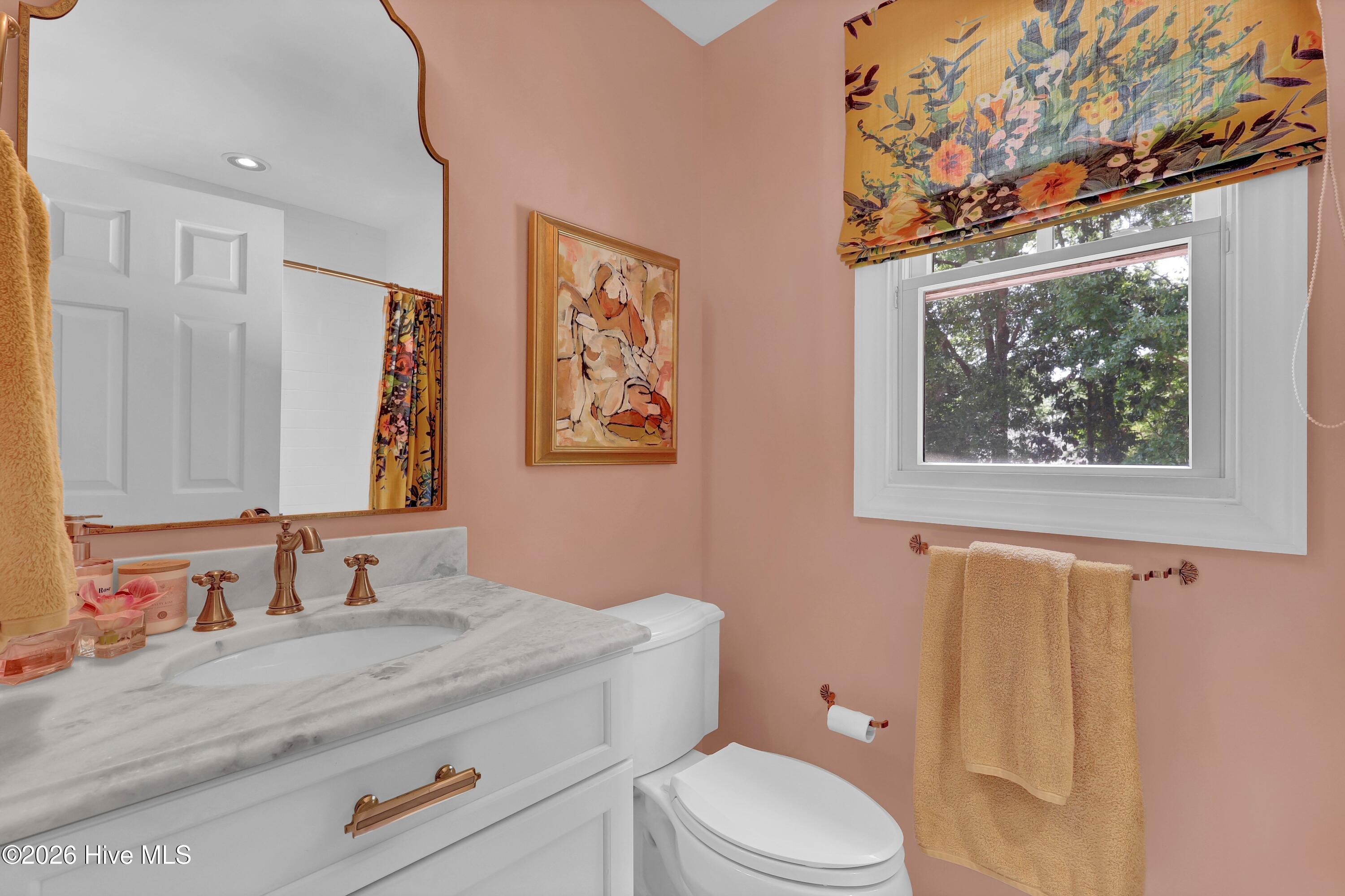 100569392 | Photo 35