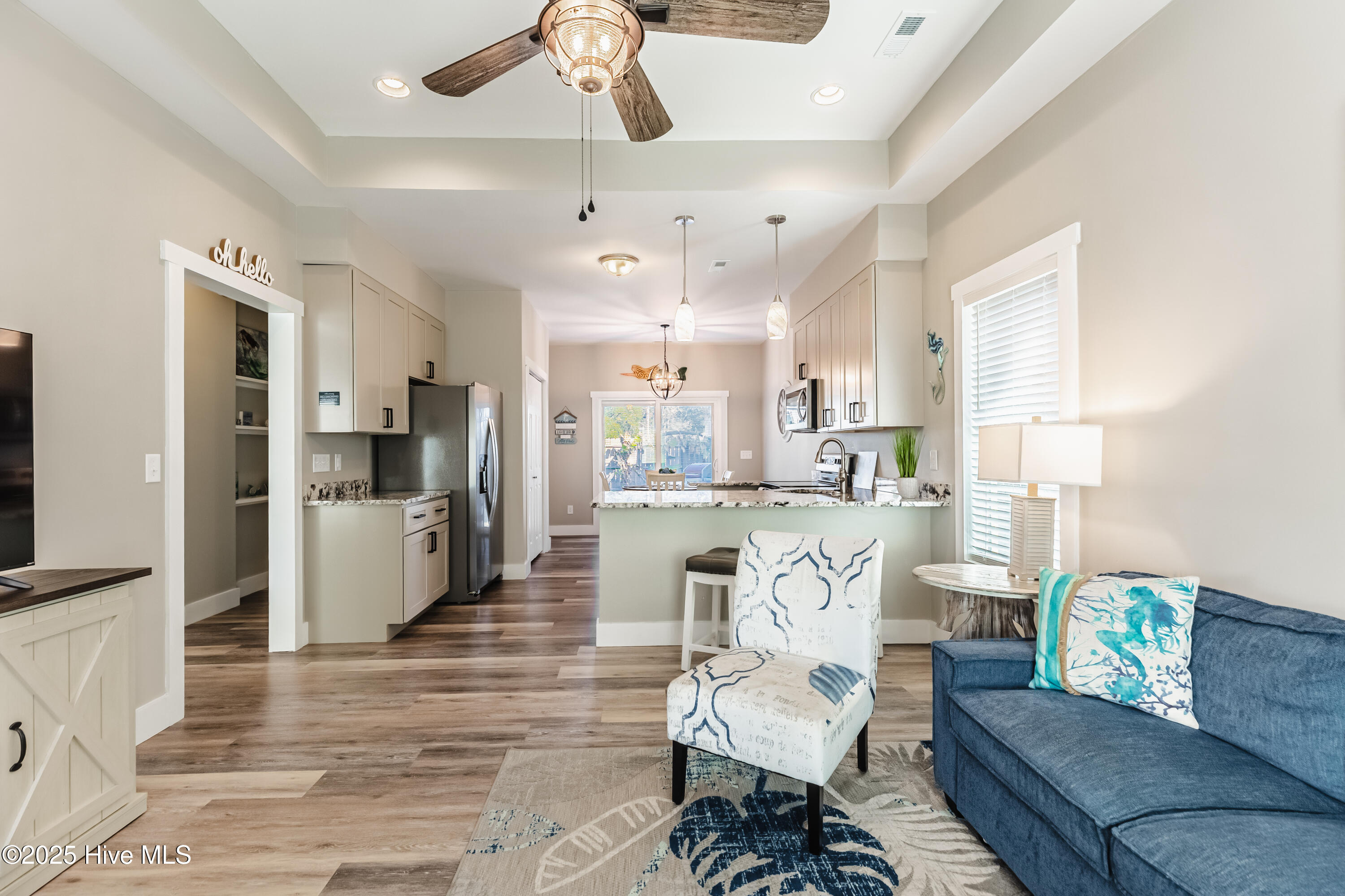 100542637 | Photo 27