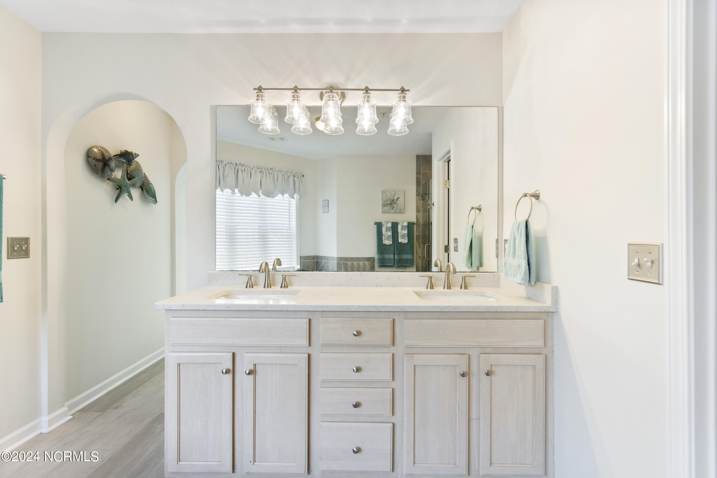 100529721 | Photo 36