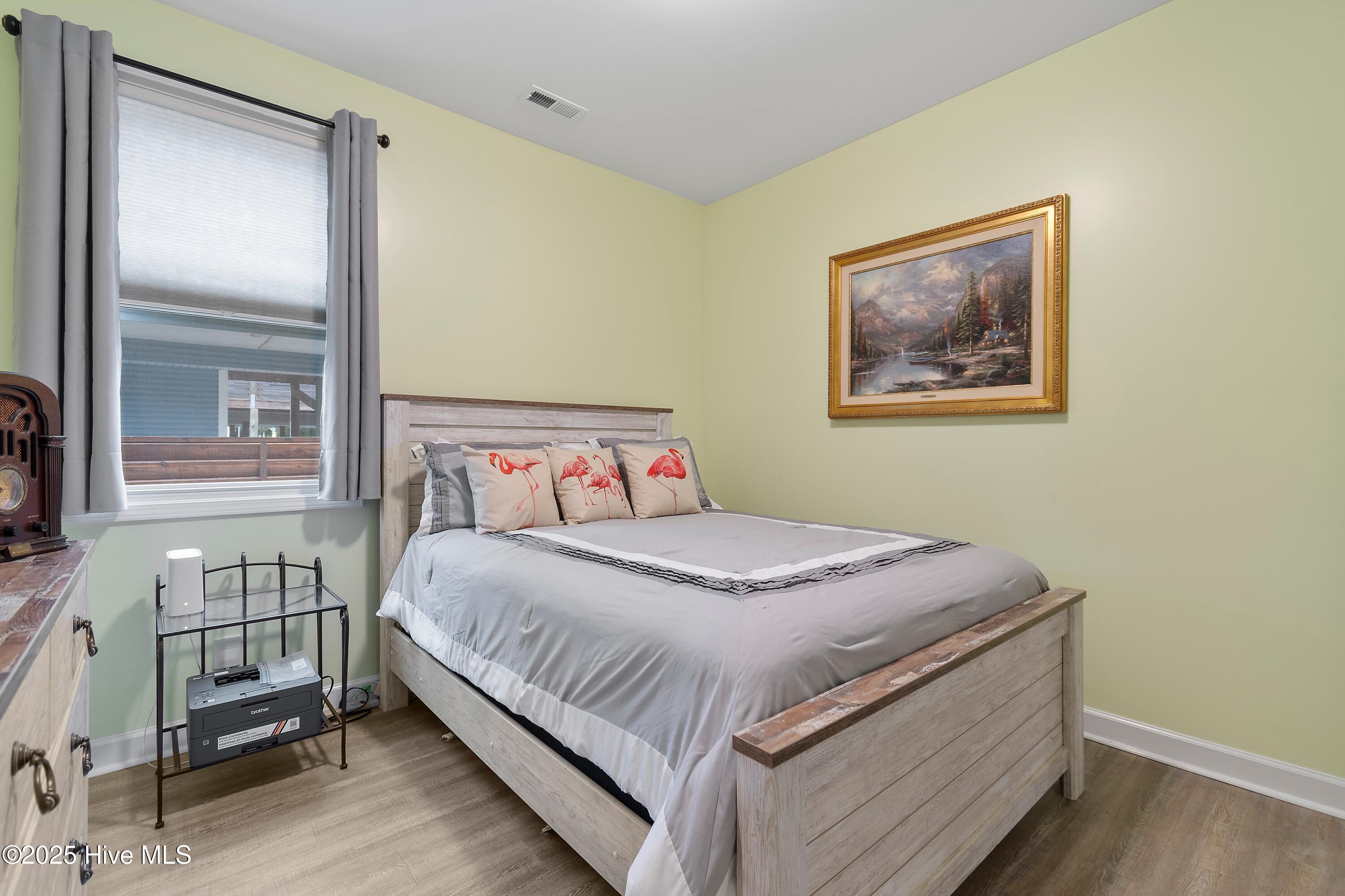 100538437 | Photo 33