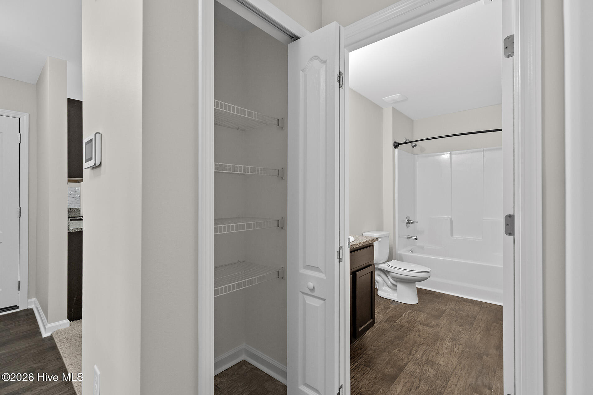 100547930 | Photo 29