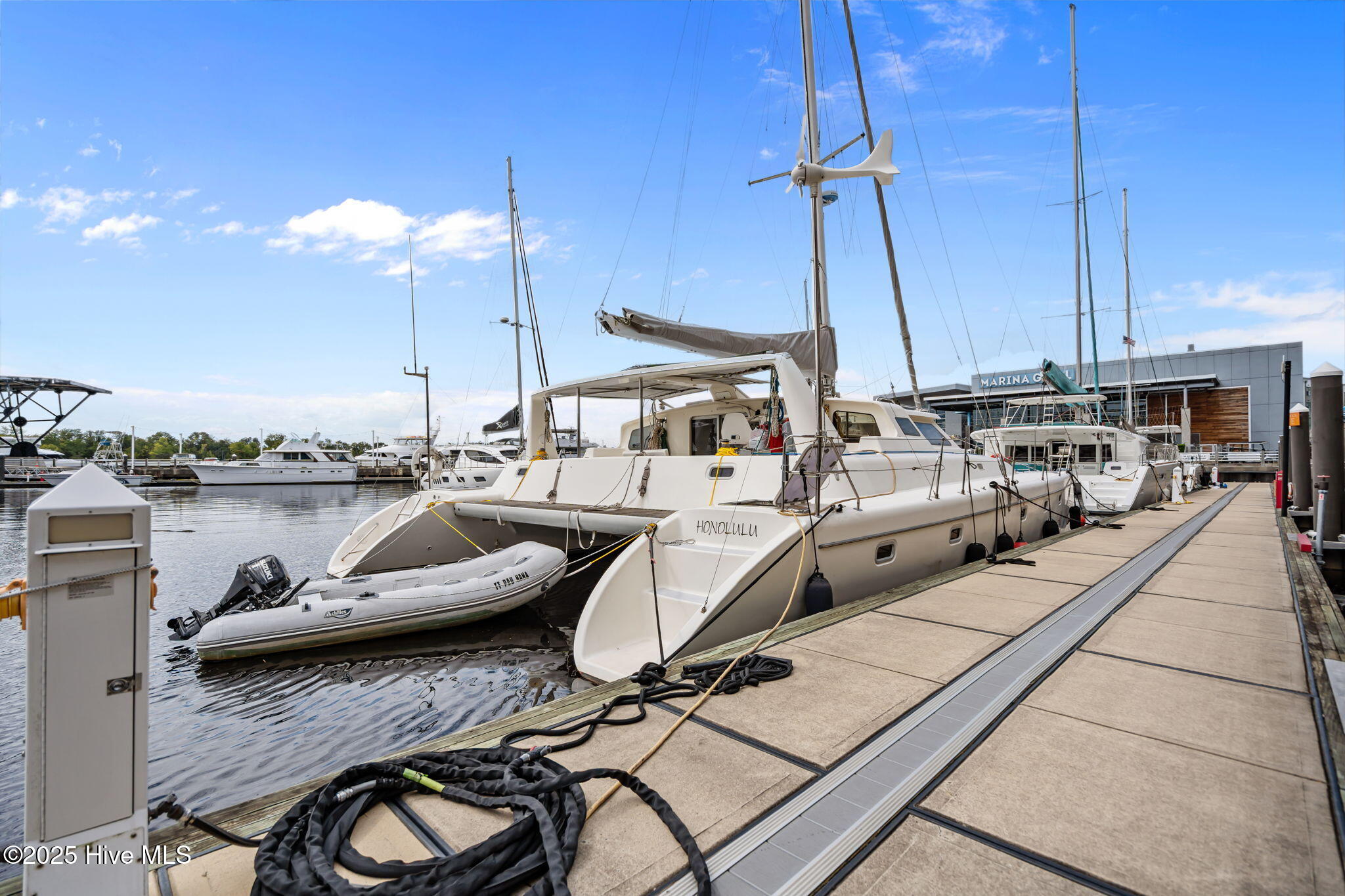 100528560 | Photo 35